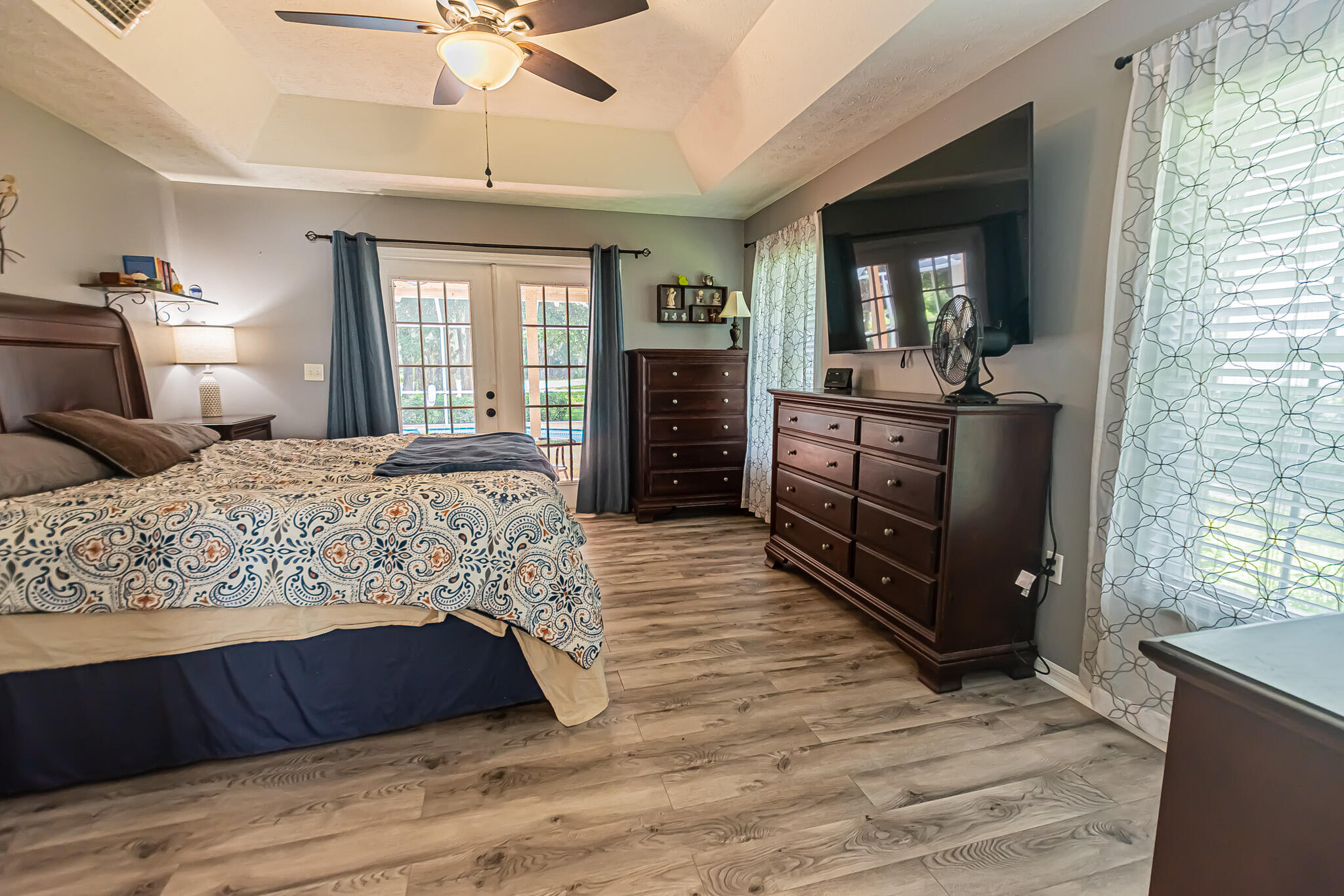 COUNTRY CLUB ESTATES - Residential