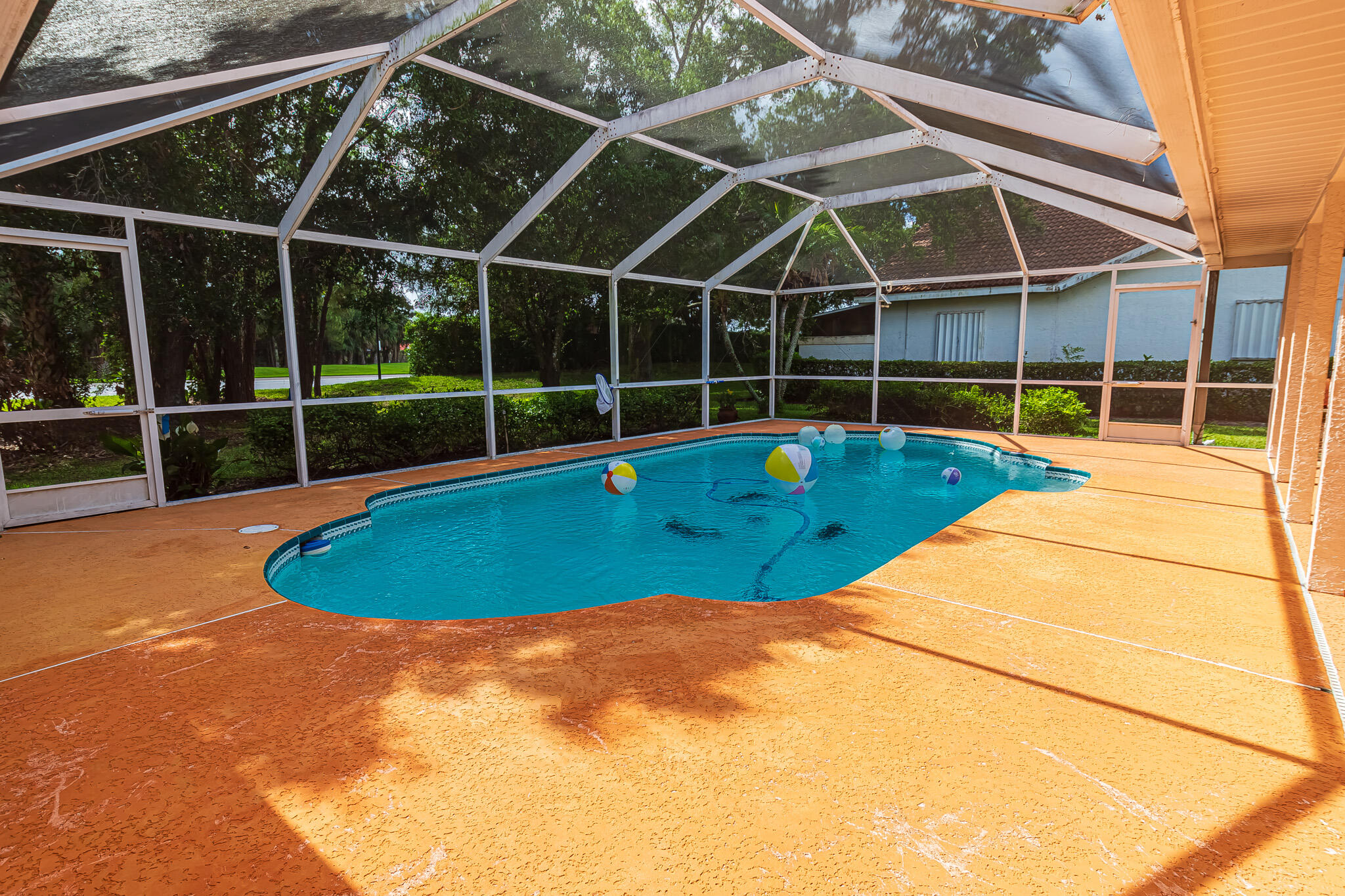 COUNTRY CLUB ESTATES - Residential
