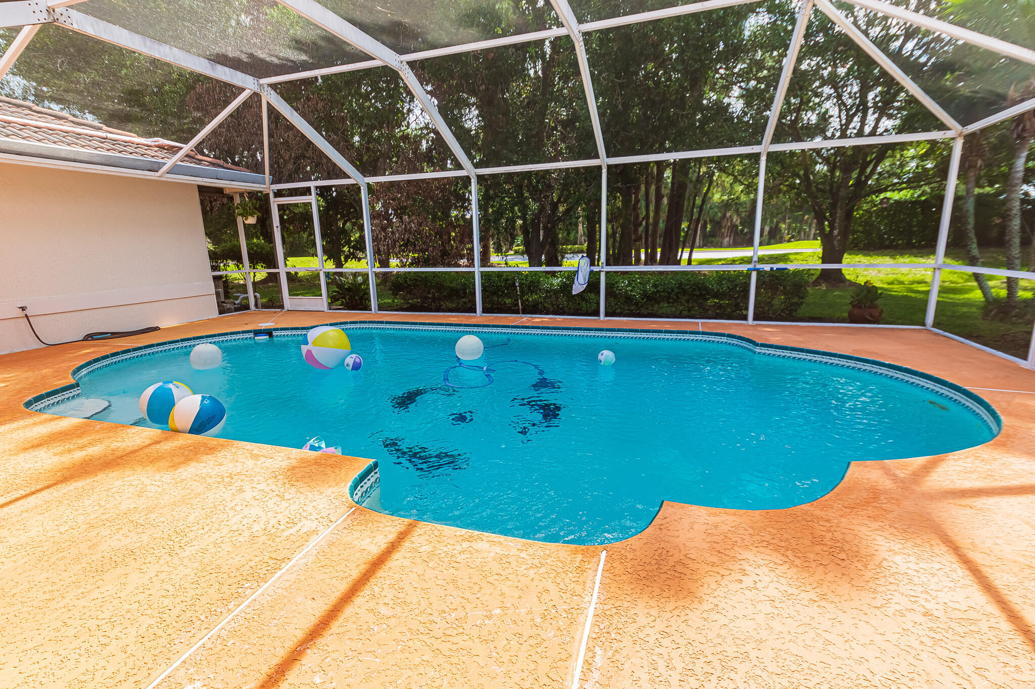 COUNTRY CLUB ESTATES - Residential