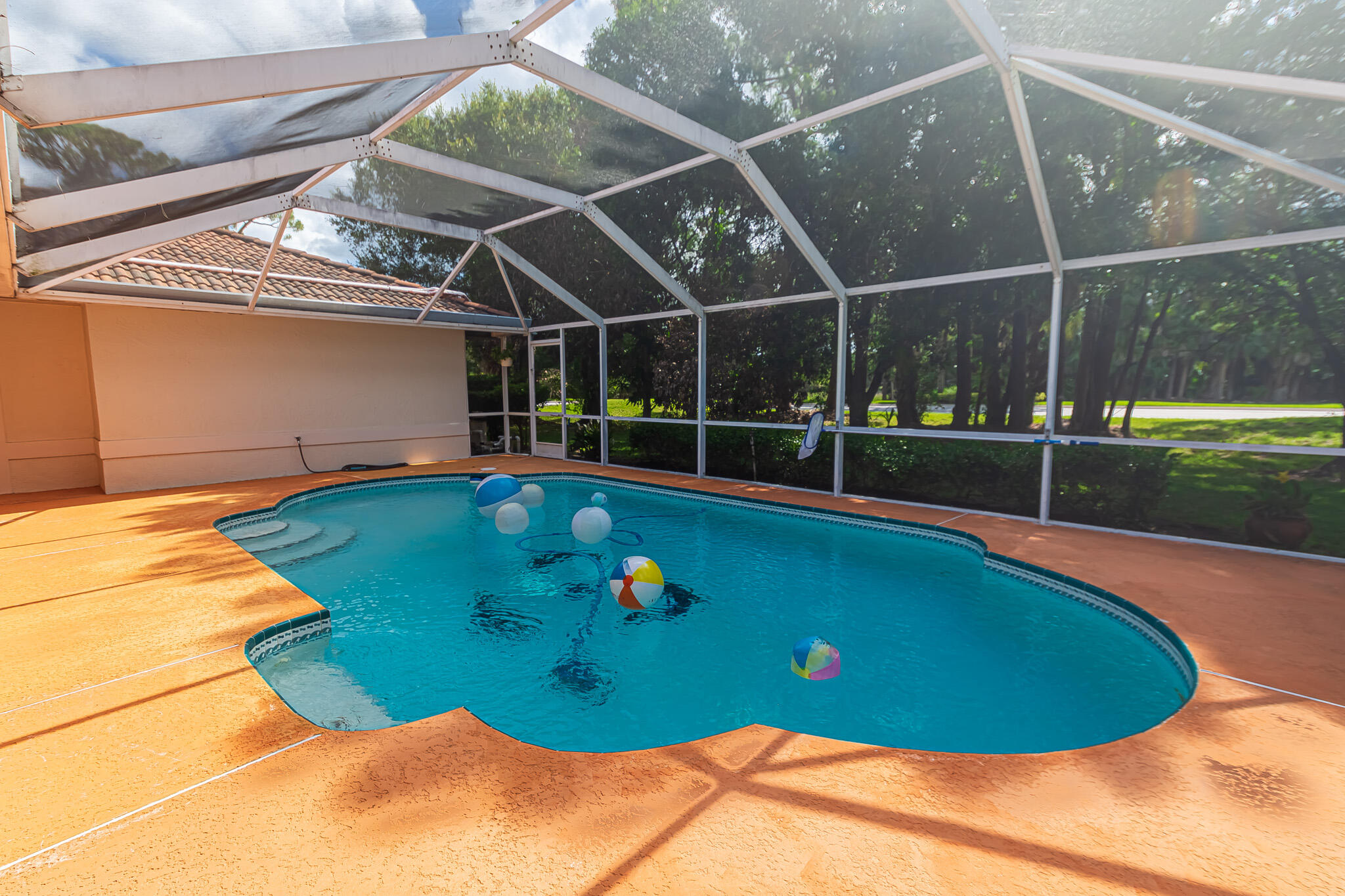 COUNTRY CLUB ESTATES - Residential