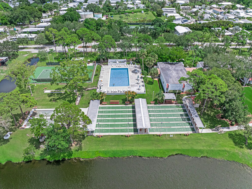 SPANISH LAKES ONE LEASEHOLD ESTATES - Residential