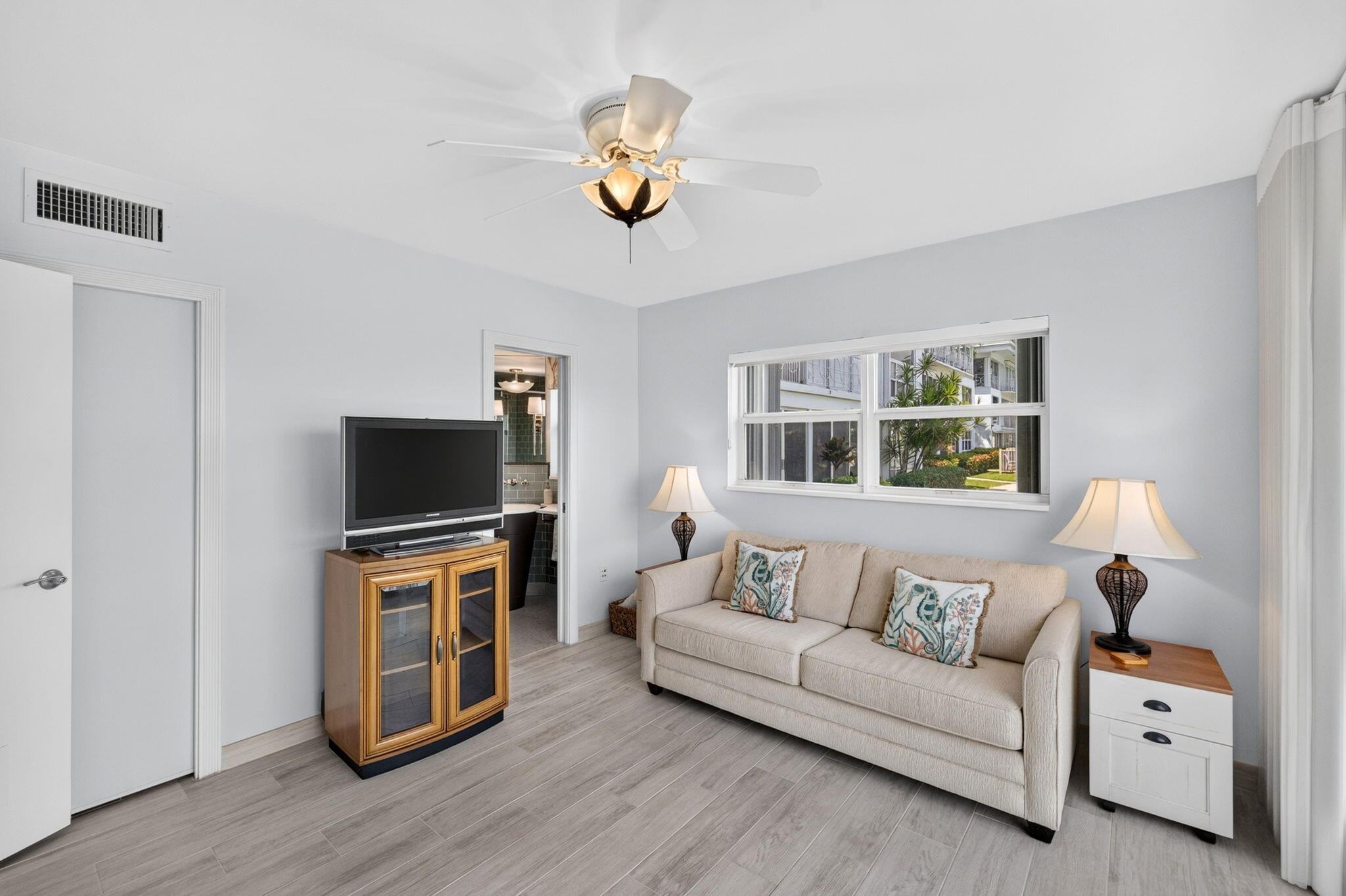 SUNRISE BAY CLUB CO-OP - Residential