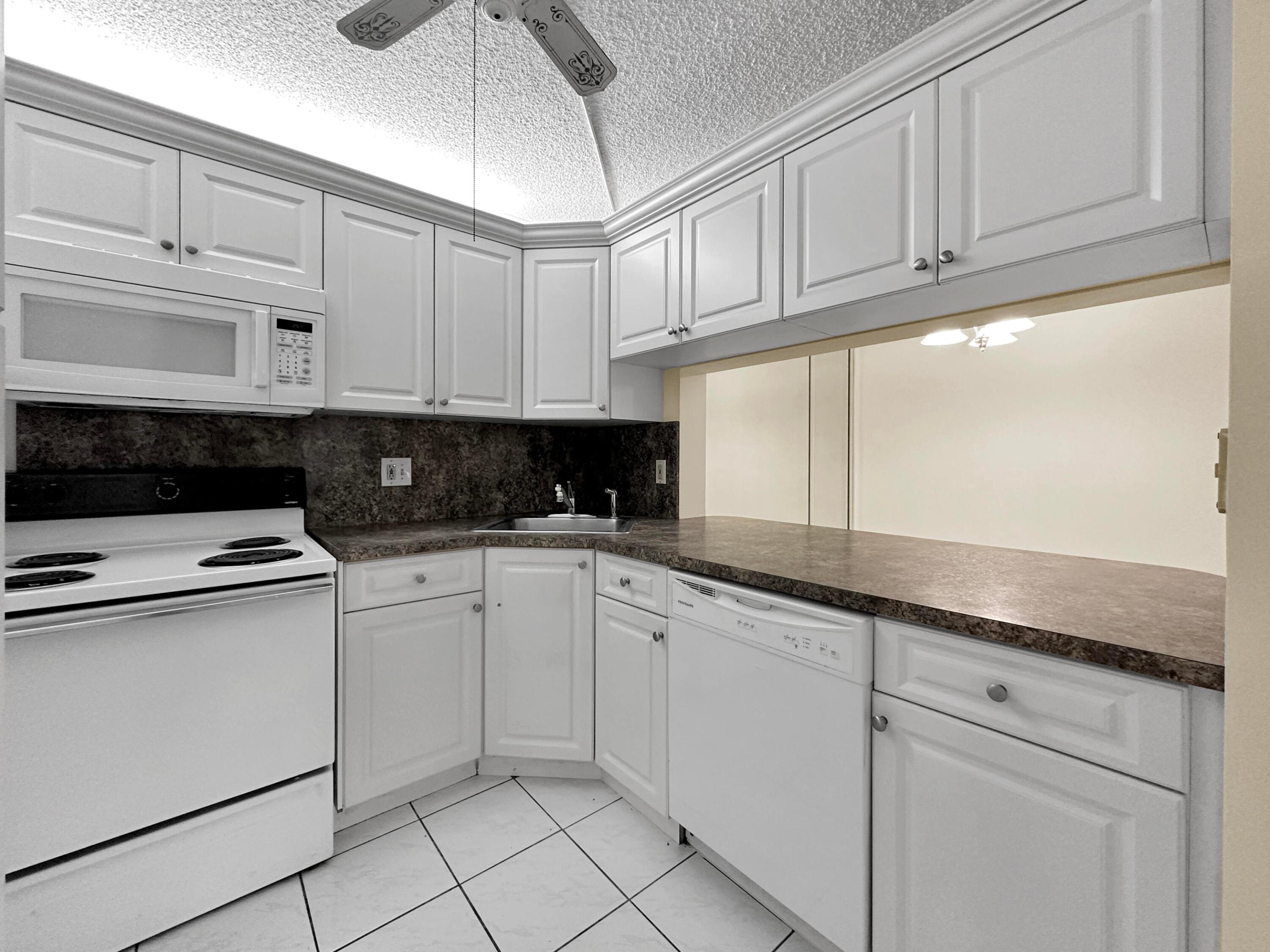 PINE RIDGE NORTH VILLAGE III CONDO - Residential Lease