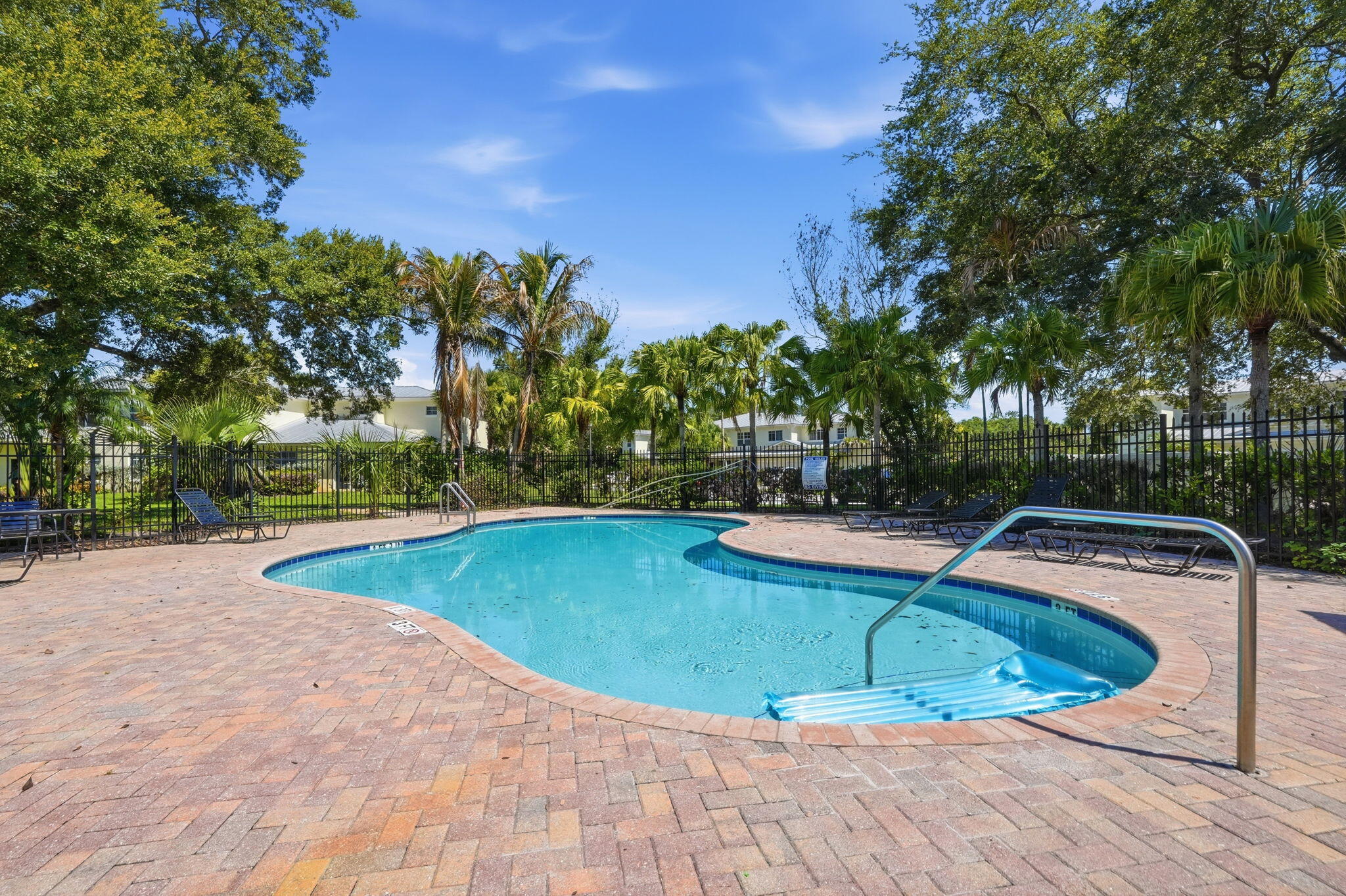 RIVER OAKS - Residential
