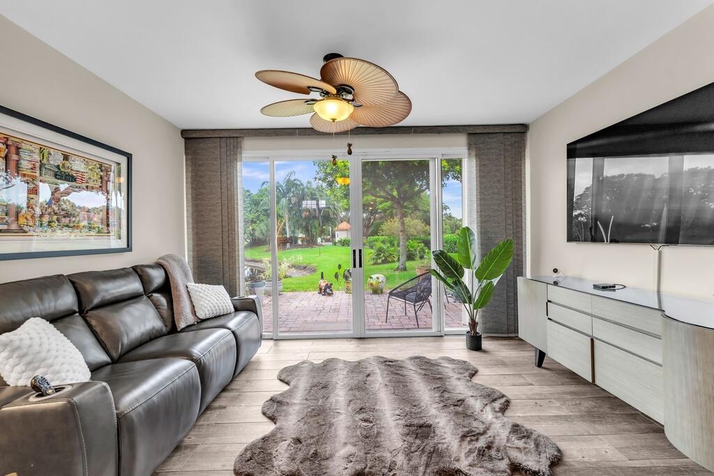 EMERALD POINTE 1 - Residential