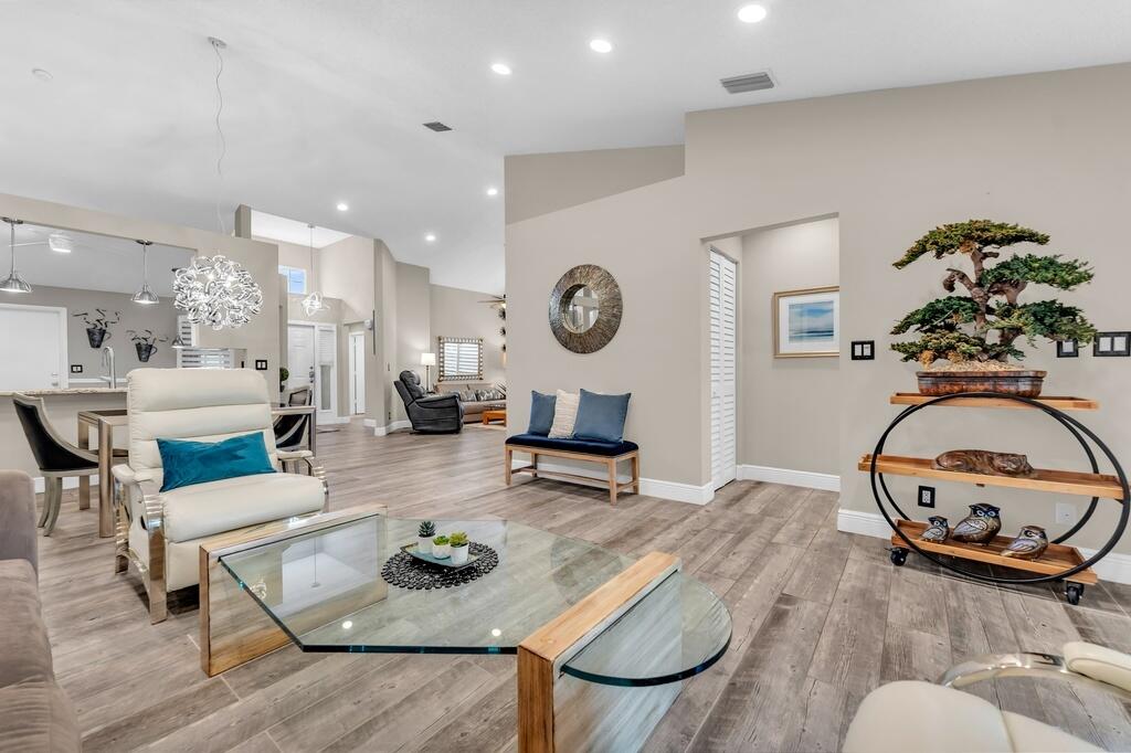 EMERALD POINTE 1 - Residential