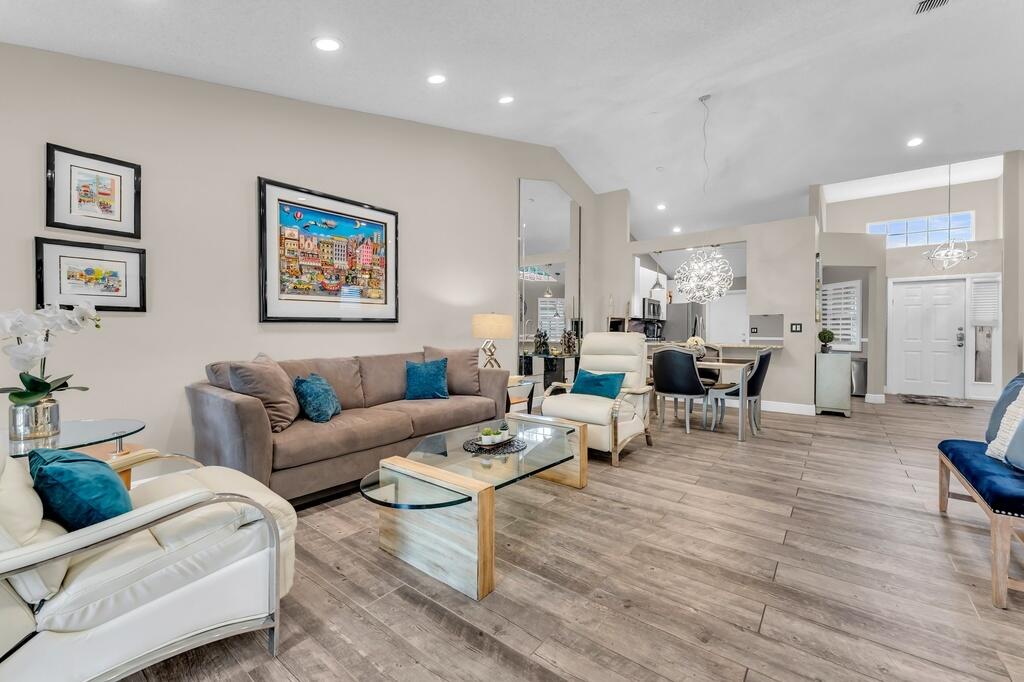 EMERALD POINTE 1 - Residential