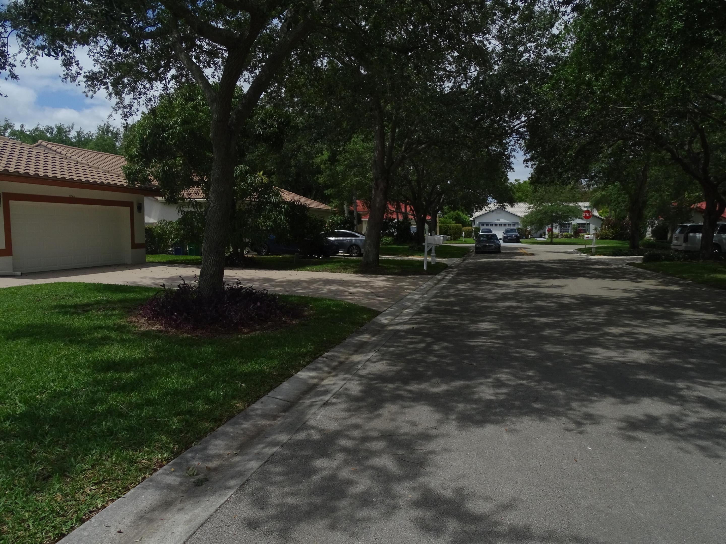 ADDISON COURT - Residential