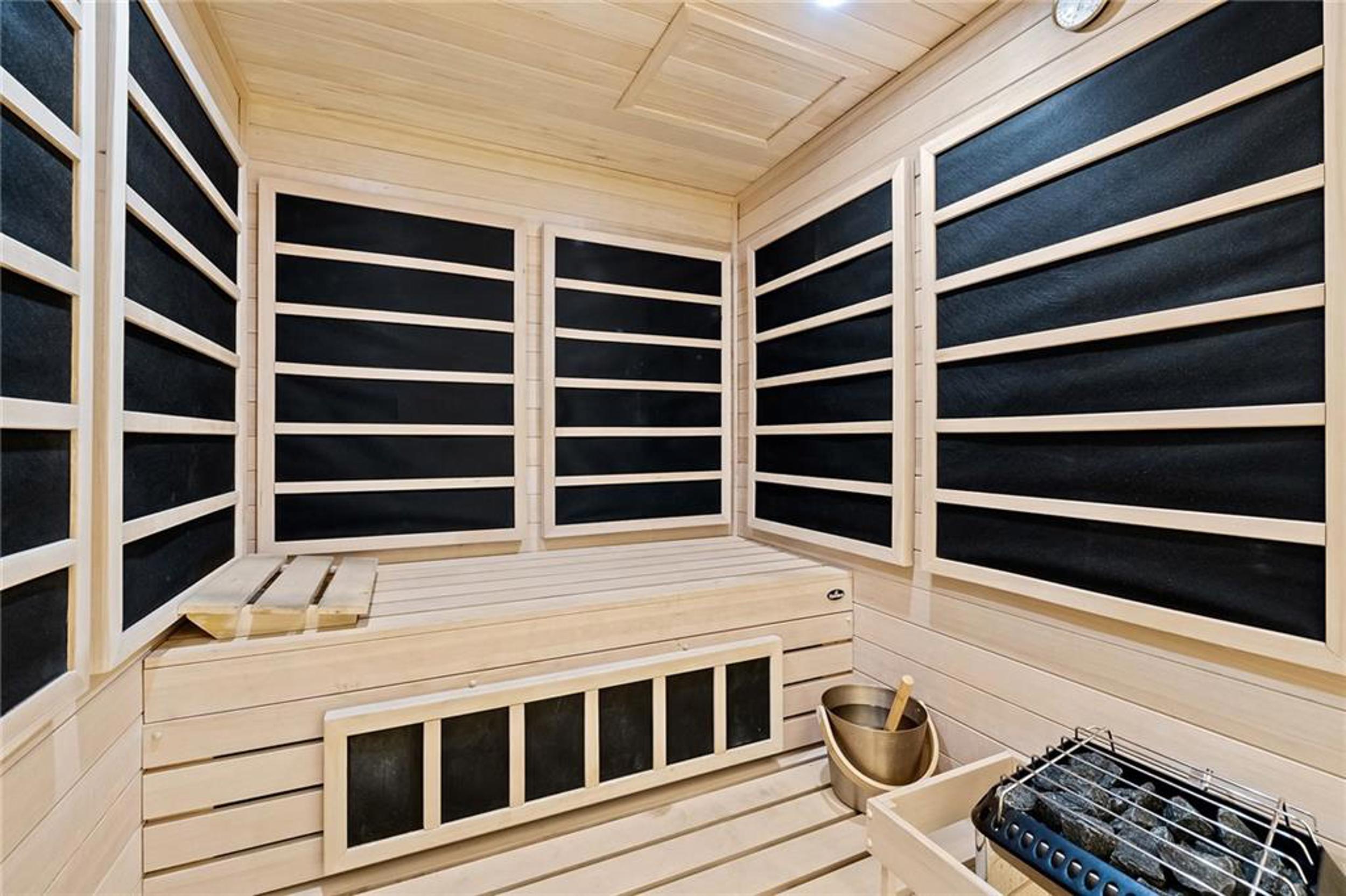 PARAMOUNT FT LAUDERDALE CONDO - Residential Lease