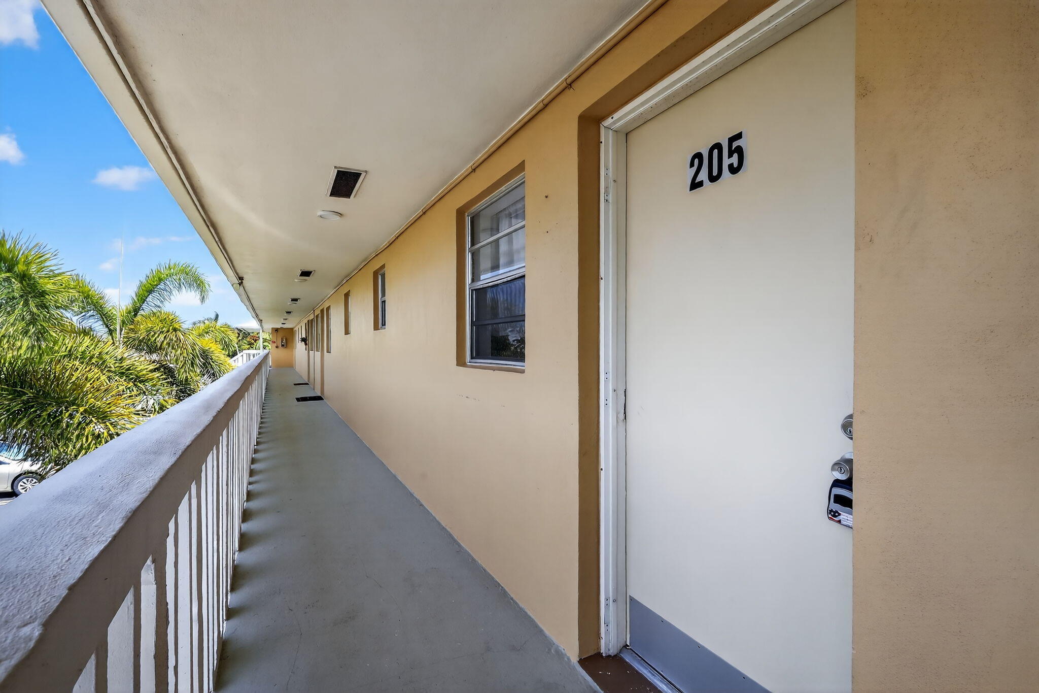 VILLAGE ROYALE CONDO 8 - Residential