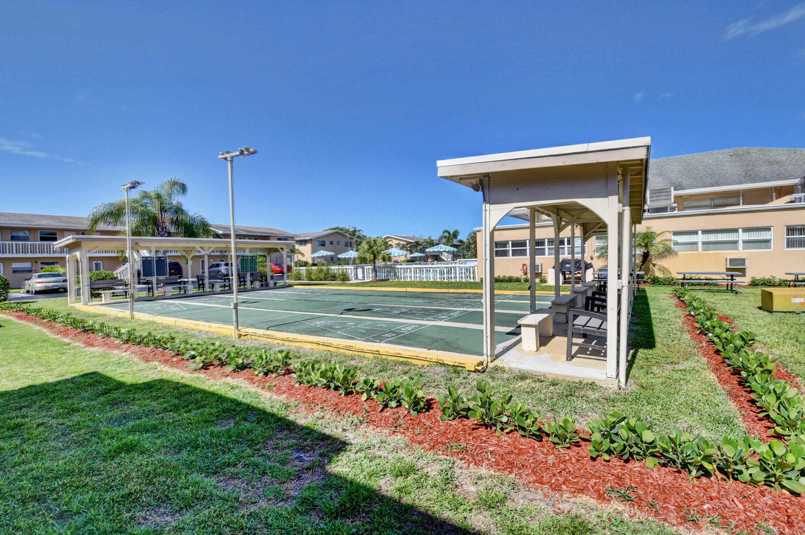 VILLAGE ROYALE CONDO 8 - Residential
