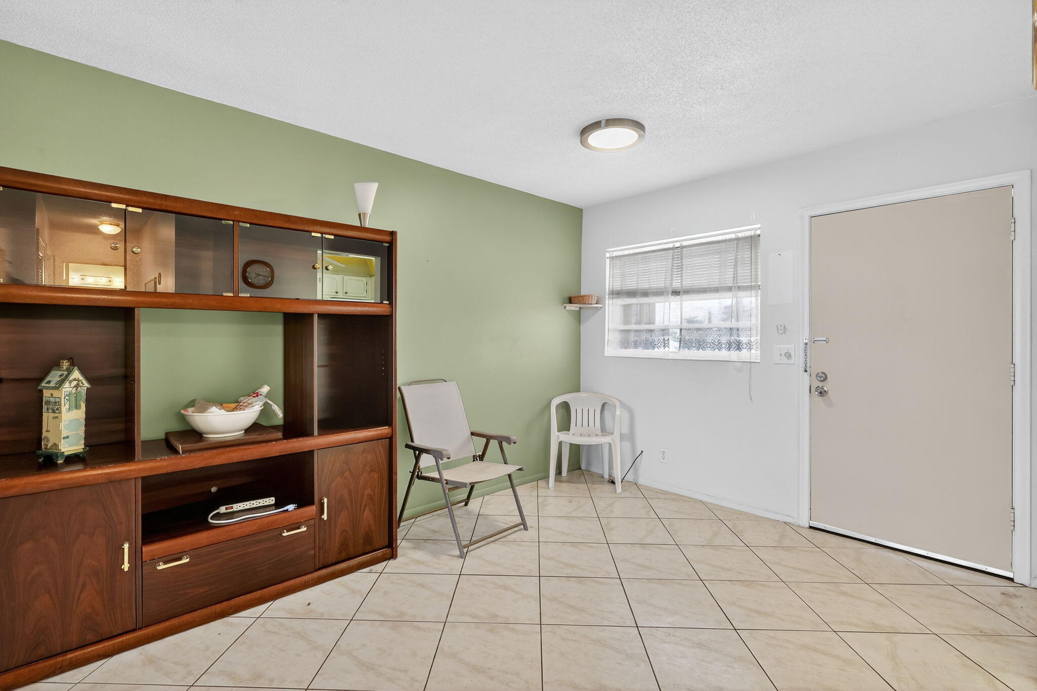 VILLAGE ROYALE CONDO 8 - Residential