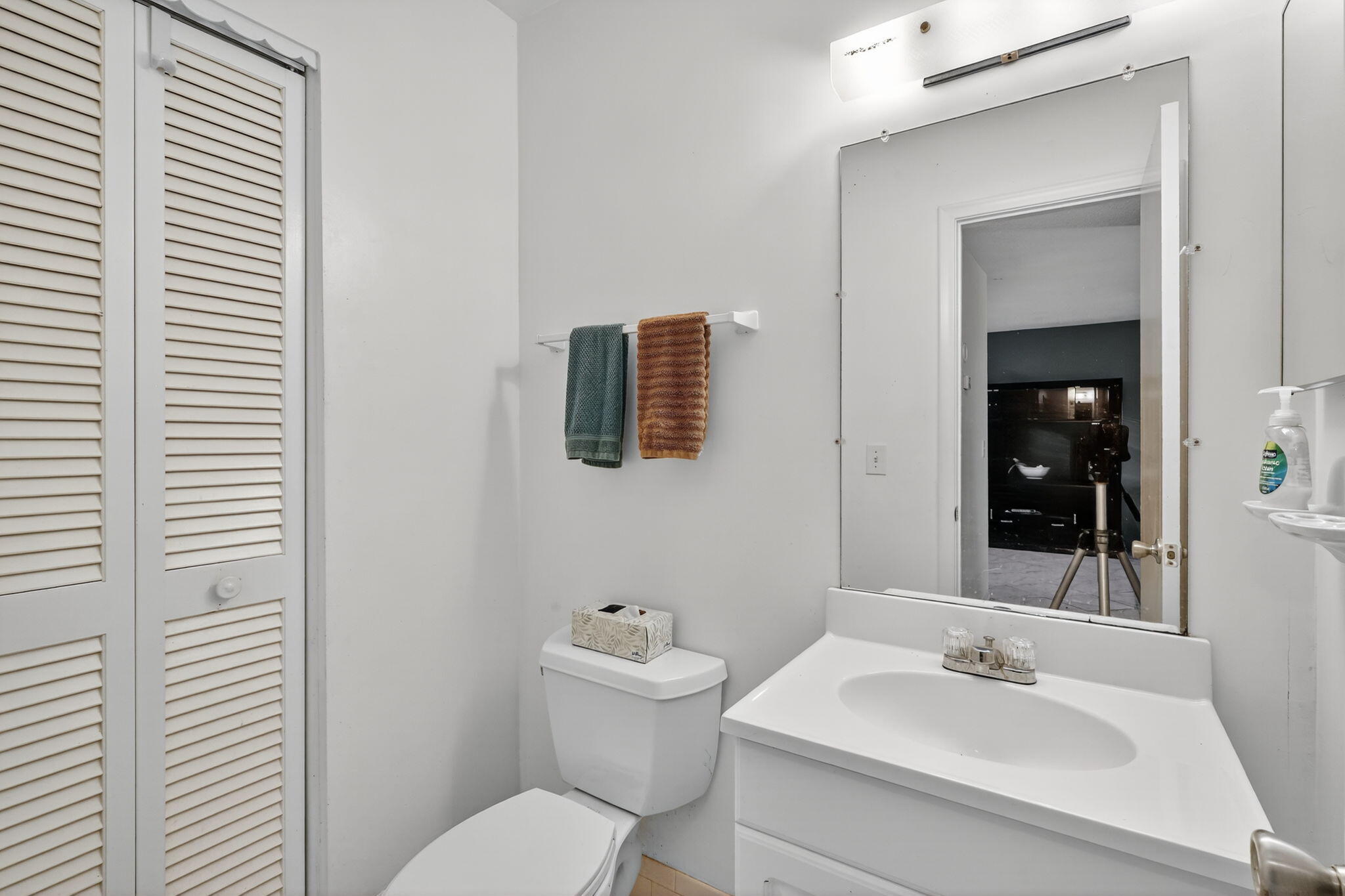 VILLAGE ROYALE CONDO 8 - Residential