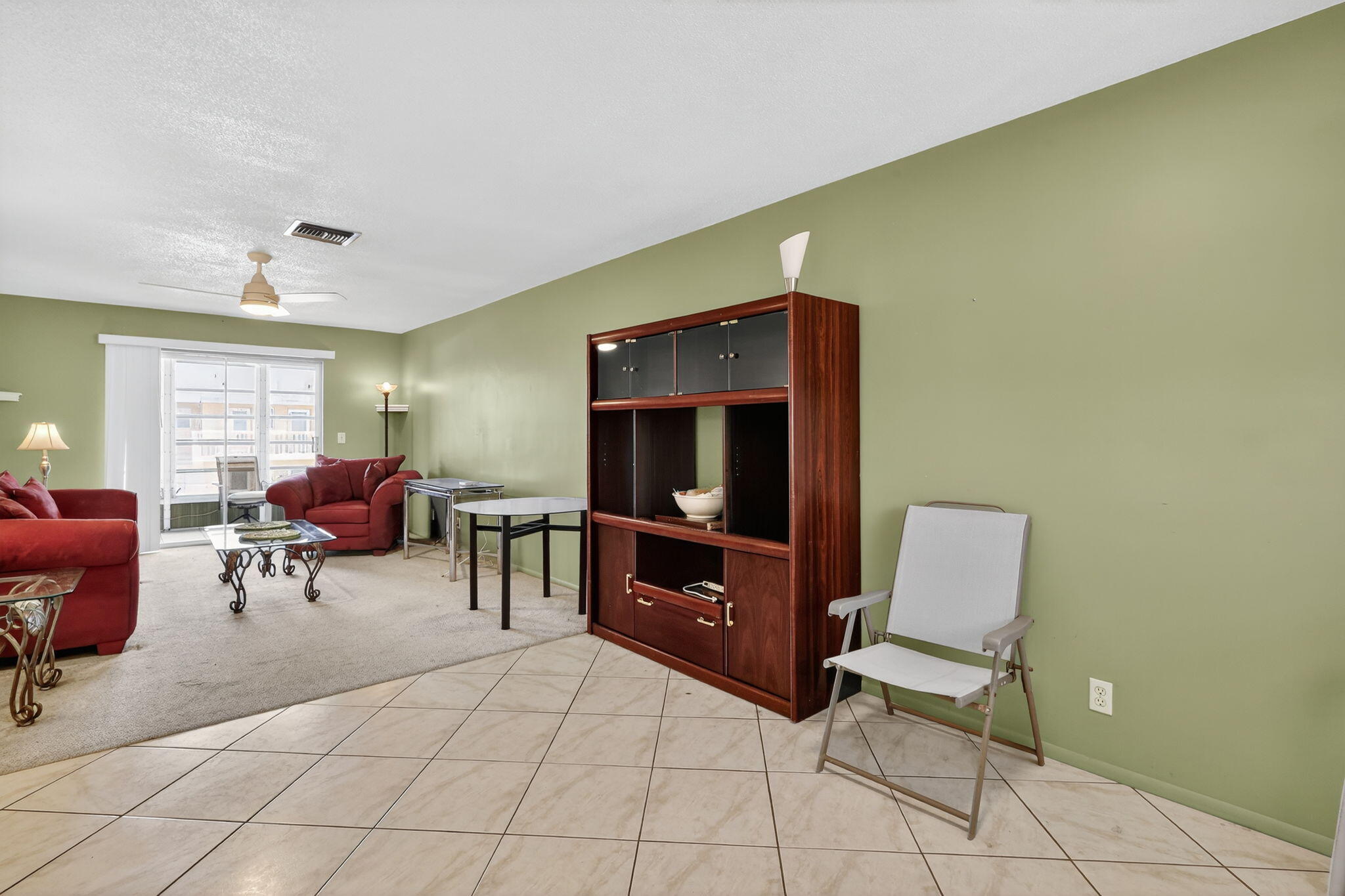 VILLAGE ROYALE CONDO 8 - Residential