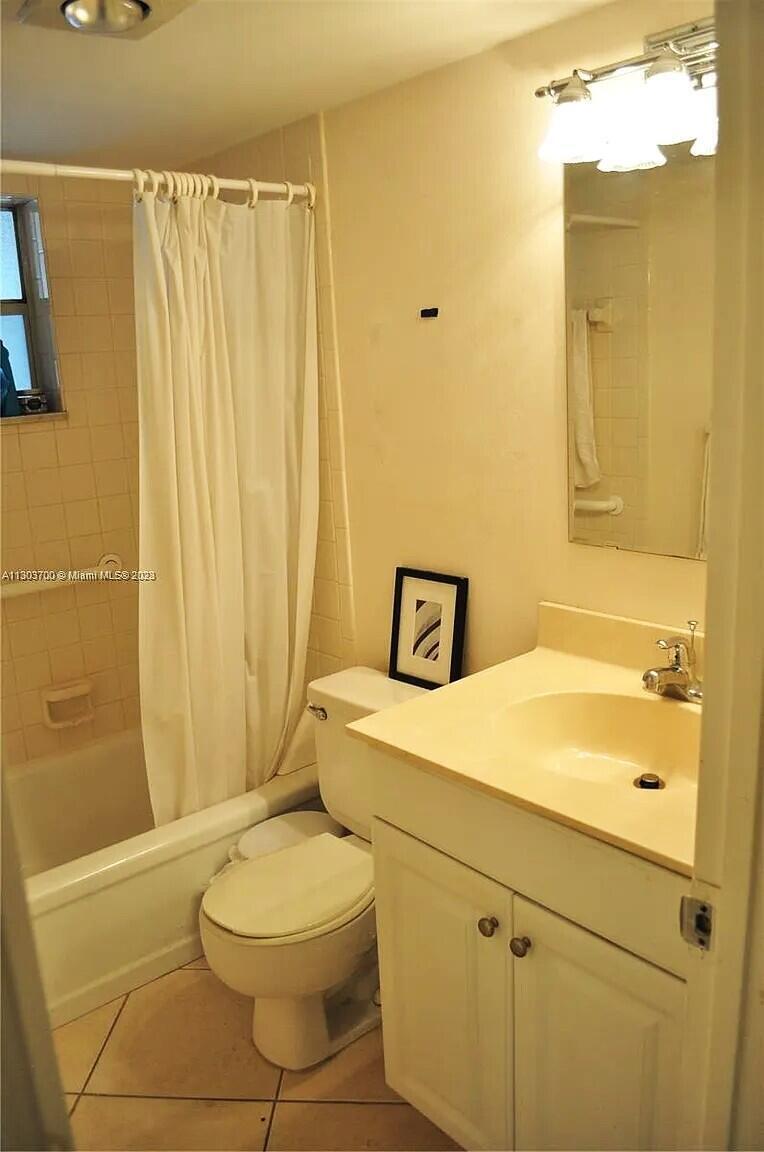 SANDALFOOT SOUTH TWO CONDO OR2089P775 - Residential