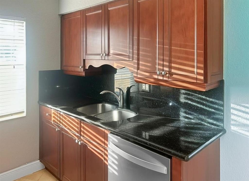 WILTON LAKE CONDOMINIUM - Residential Lease