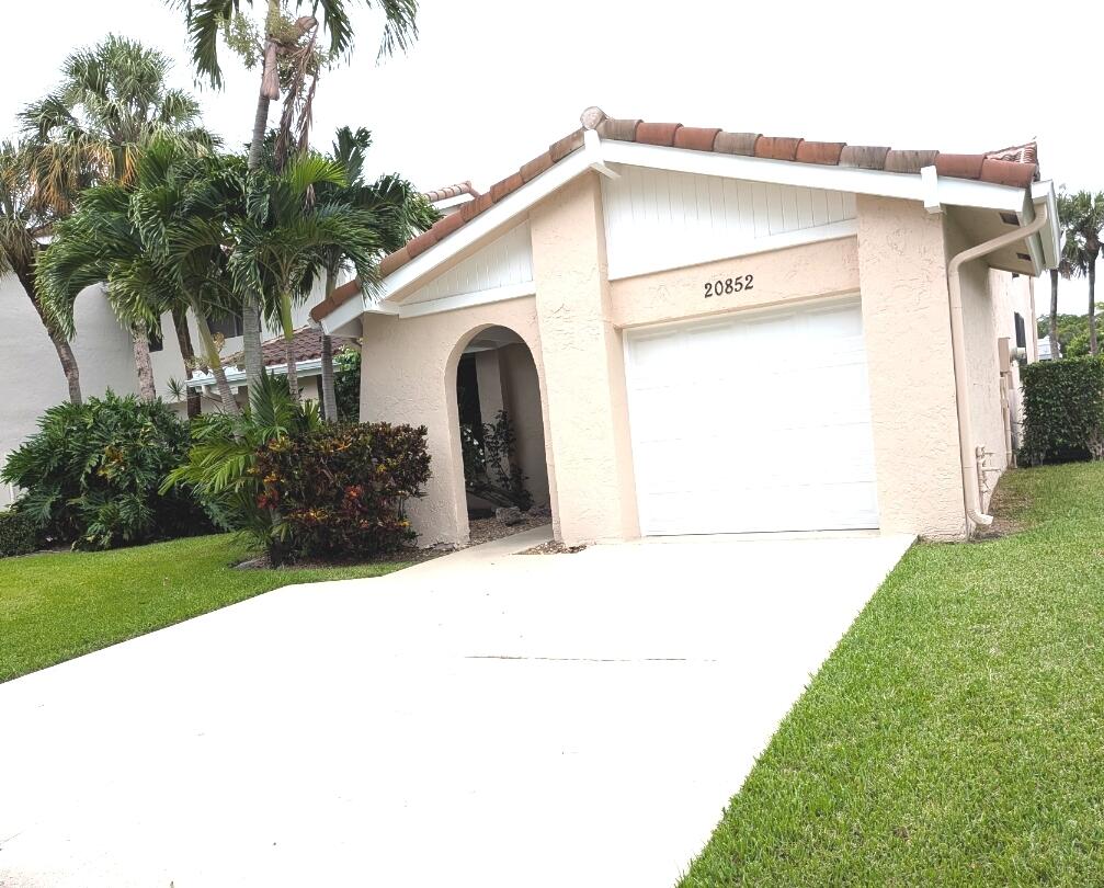 Estada - Residential Lease