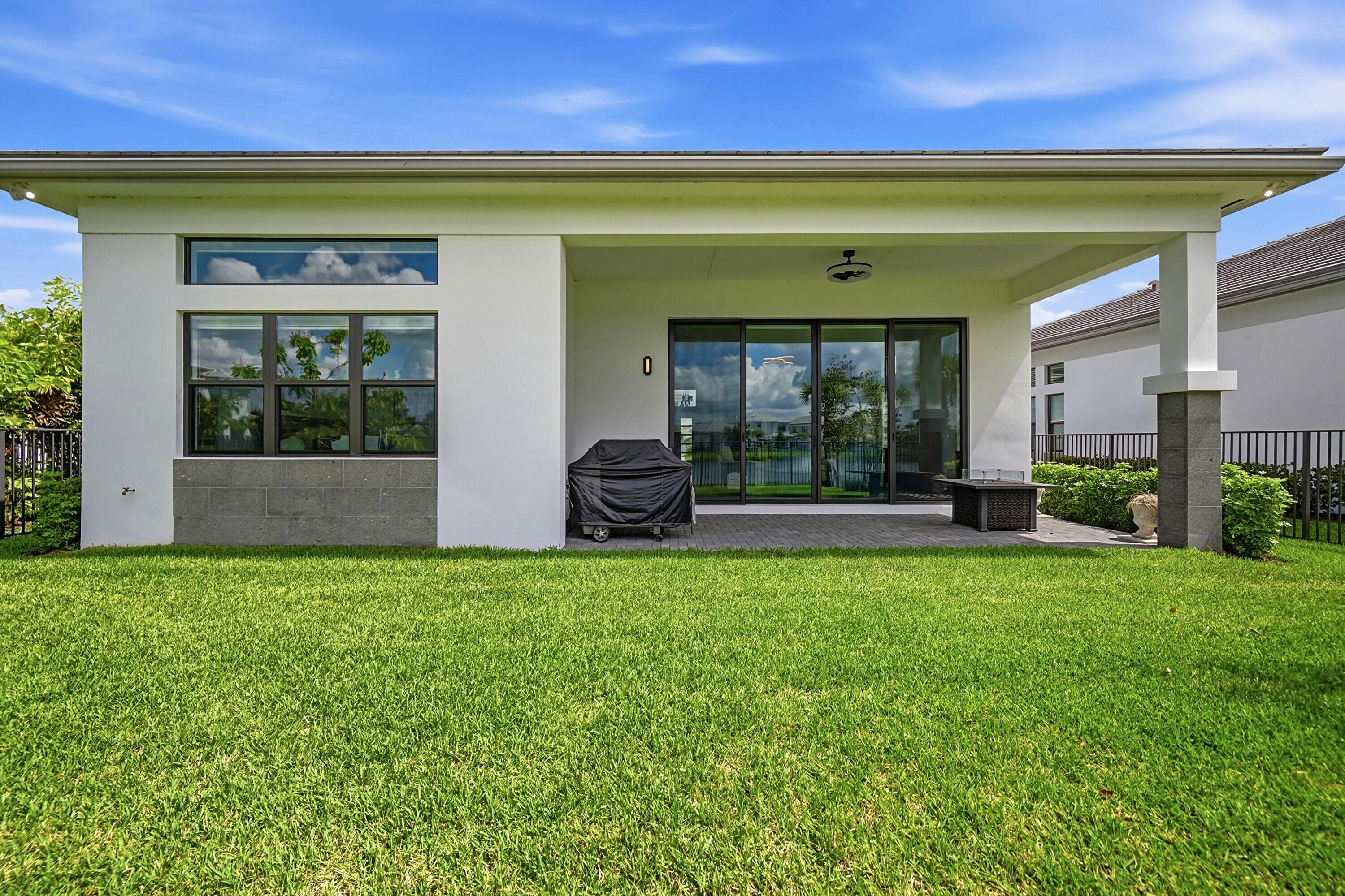 AVENIR POD - Residential Lease