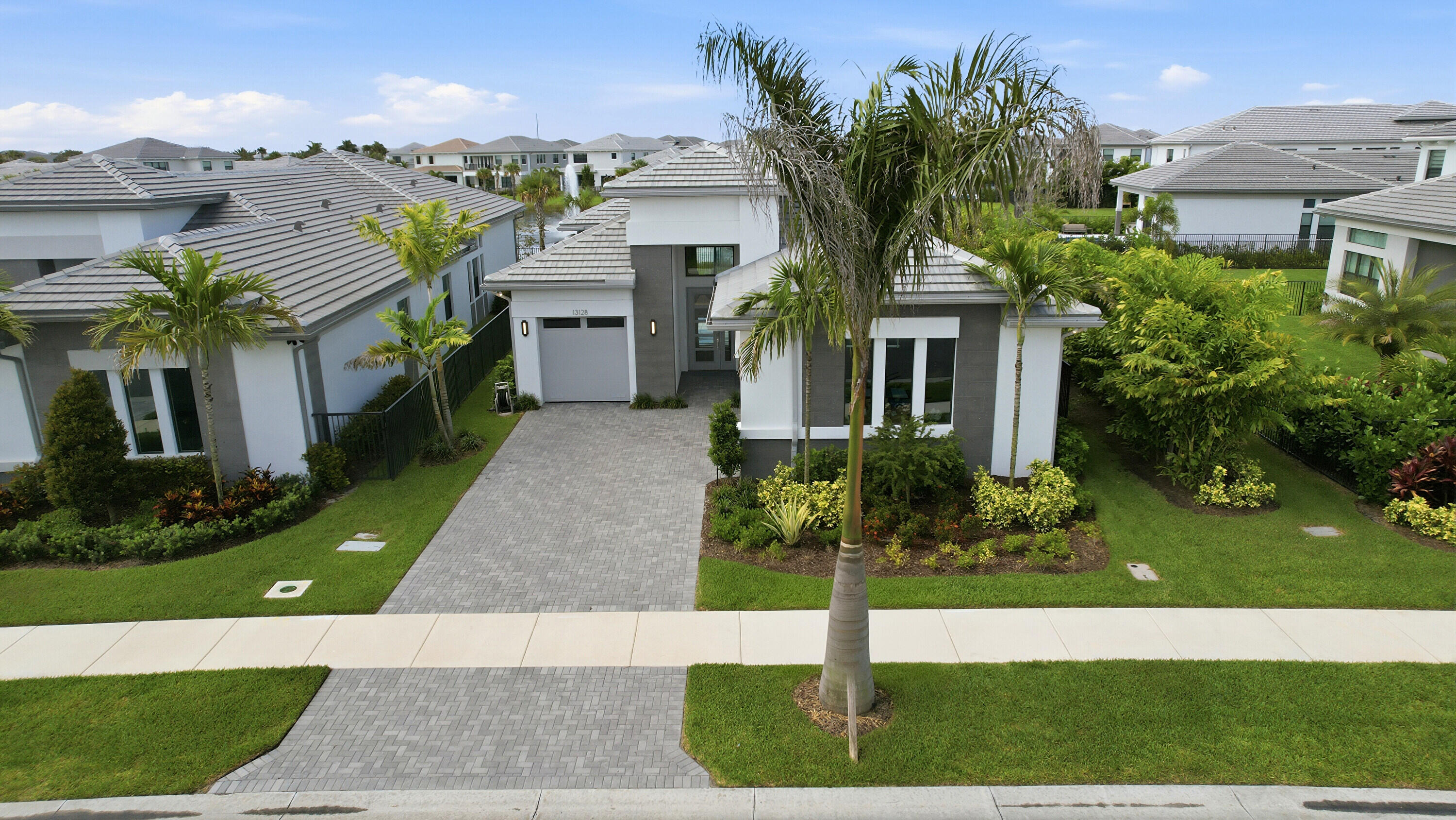 AVENIR POD - Residential Lease