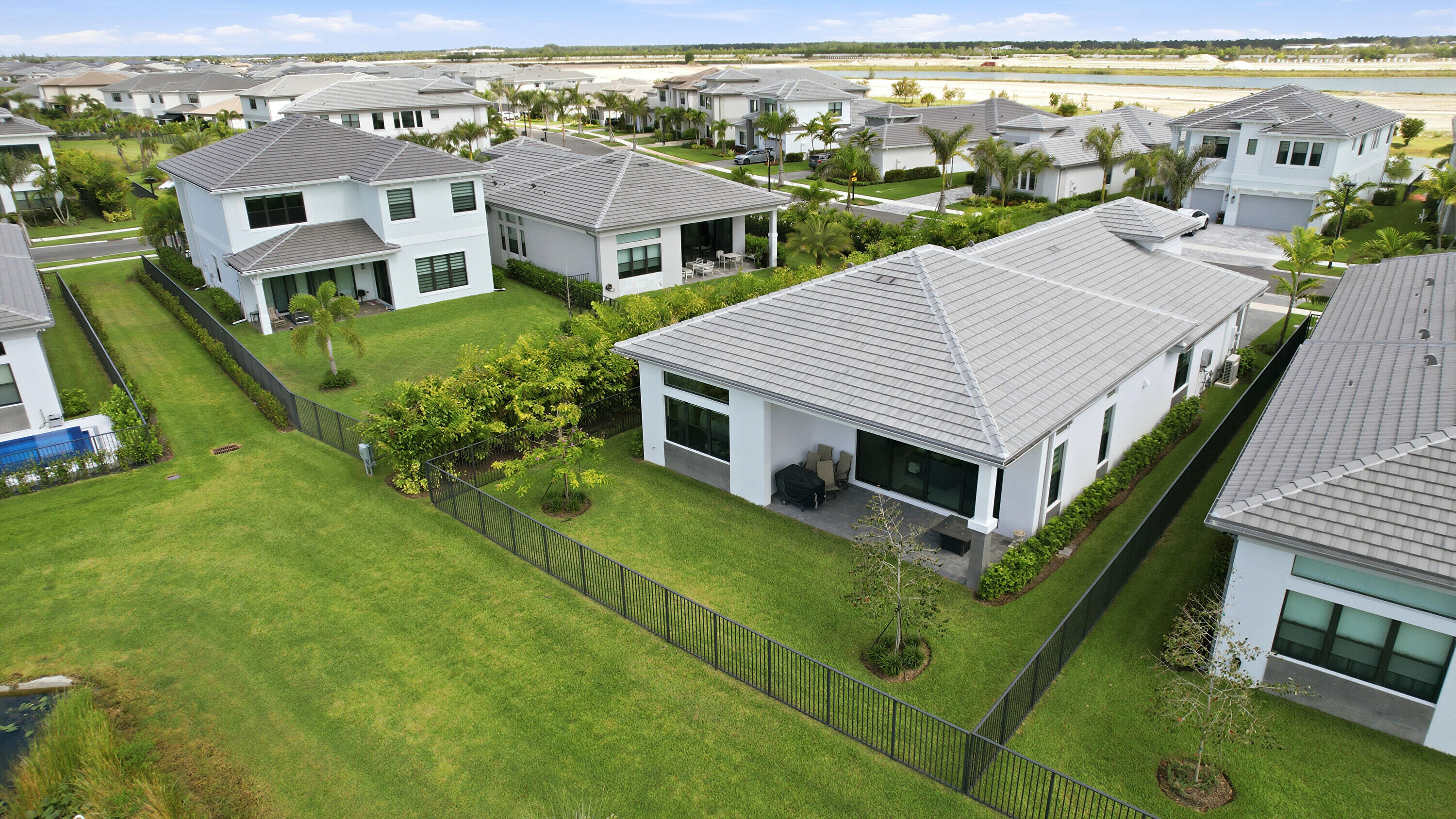 AVENIR POD - Residential Lease