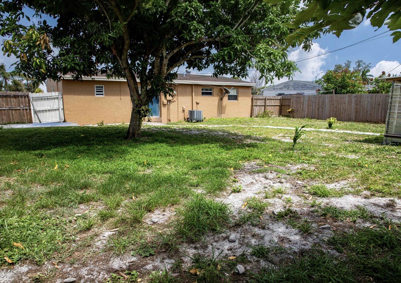 SEMINOLE MANOR 1 - Residential