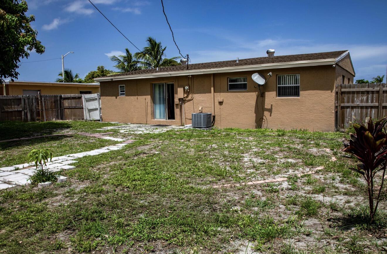 SEMINOLE MANOR 1 - Residential