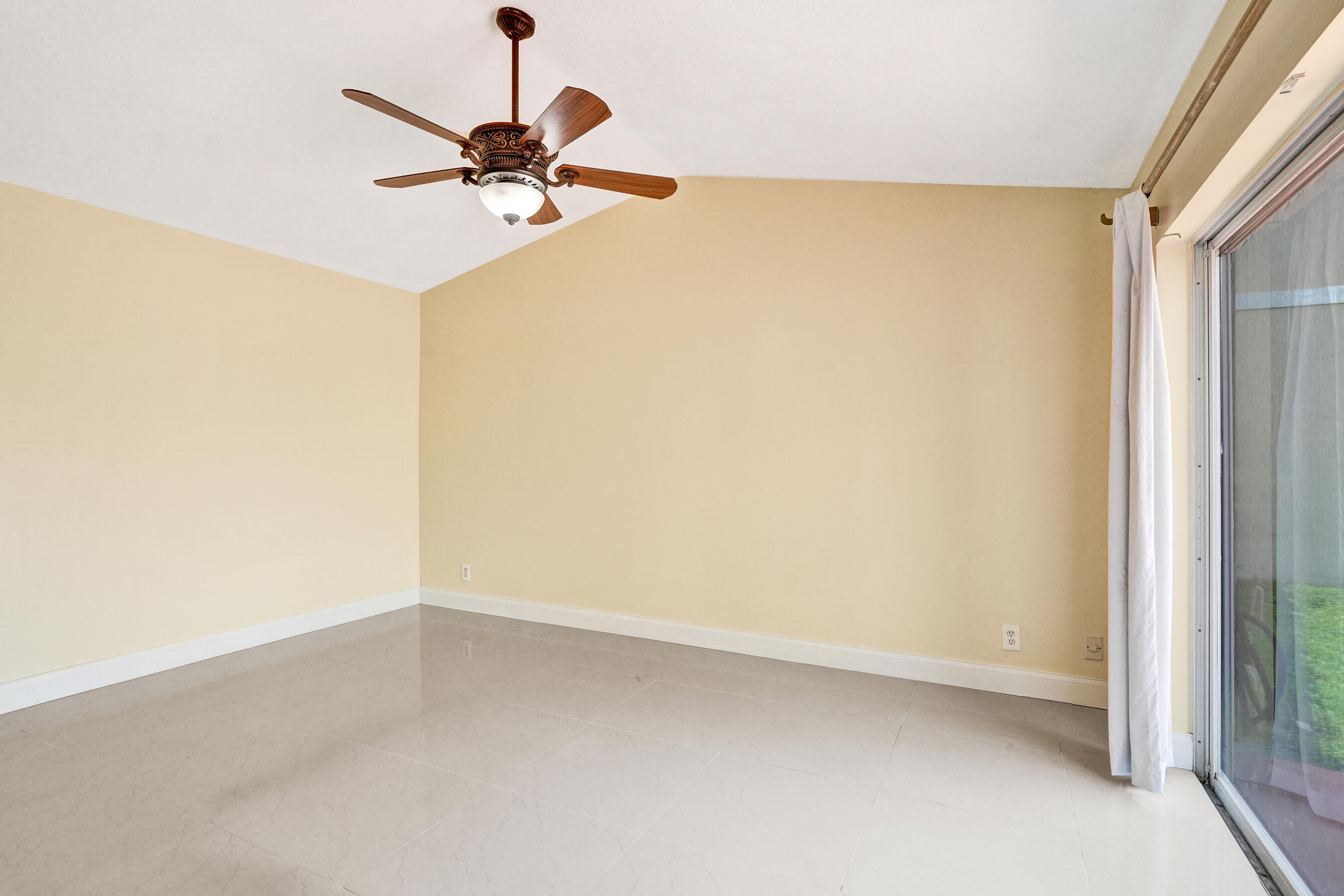 SILVER LAKES PHASE II REPLAT - Residential Lease