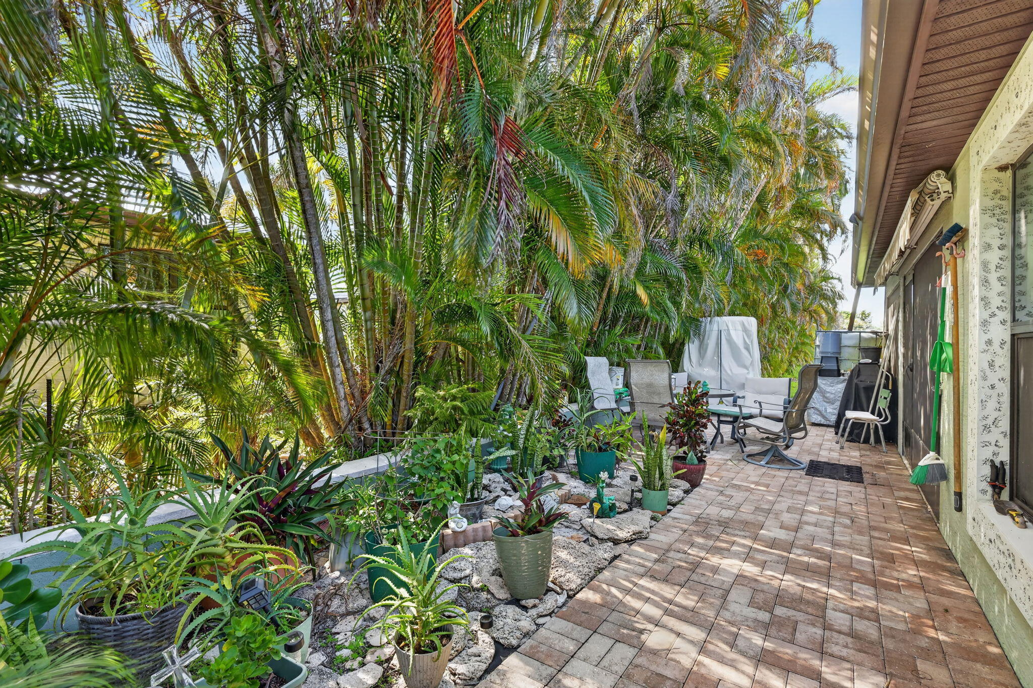 SPANISH LAKES ONE LEASEHOLD ESTATES - Residential