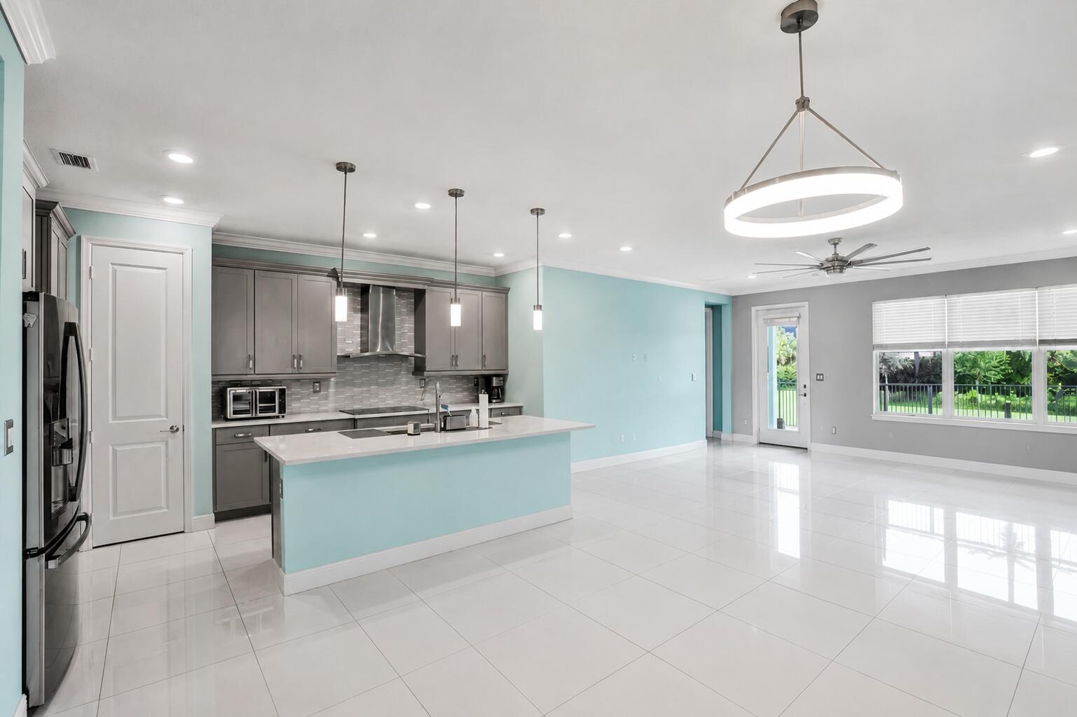 CRYSTAL LAKE 1ST SEC - Residential