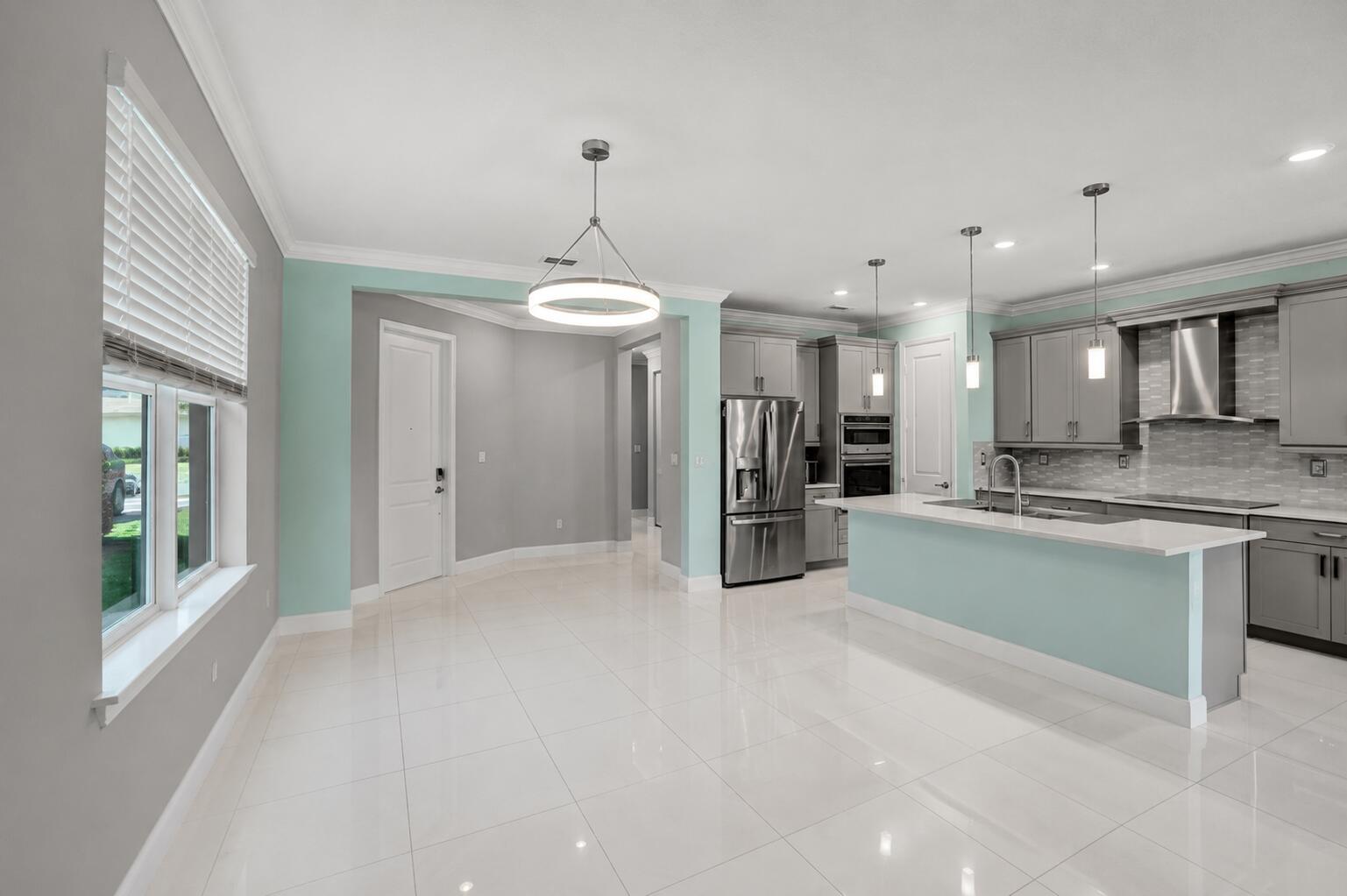 CRYSTAL LAKE 1ST SEC - Residential