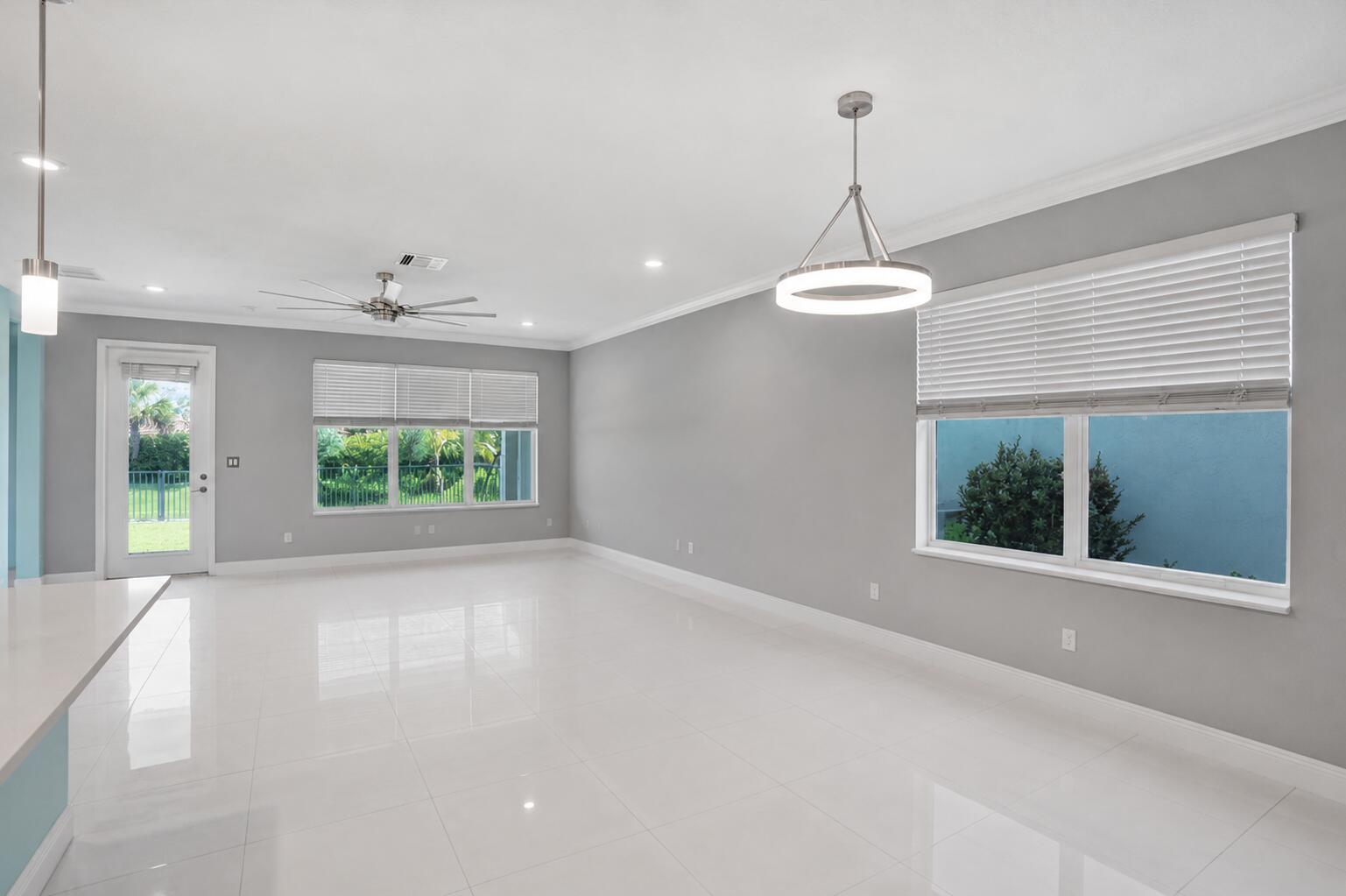 CRYSTAL LAKE 1ST SEC - Residential