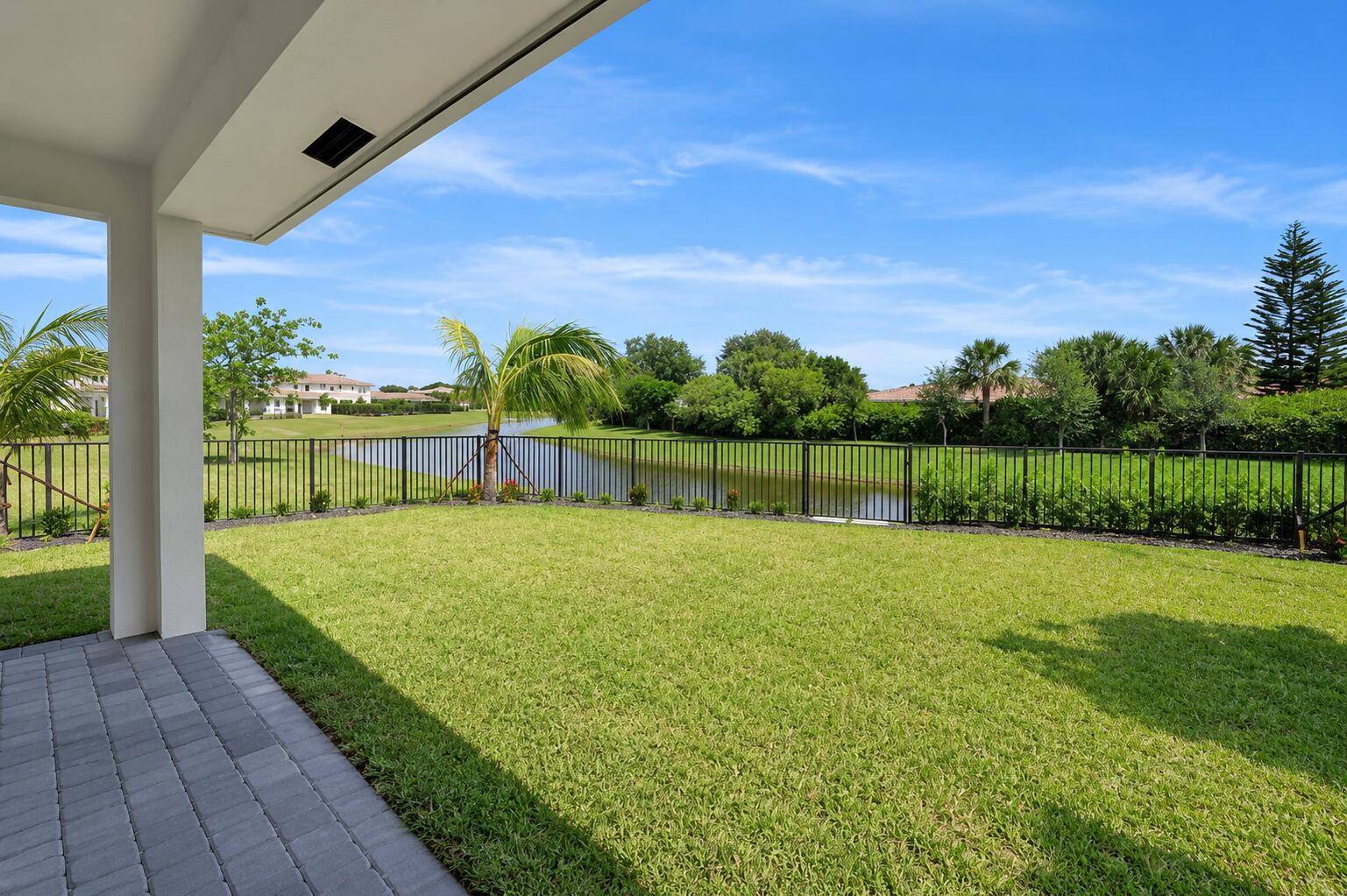 CRYSTAL LAKE 1ST SEC - Residential