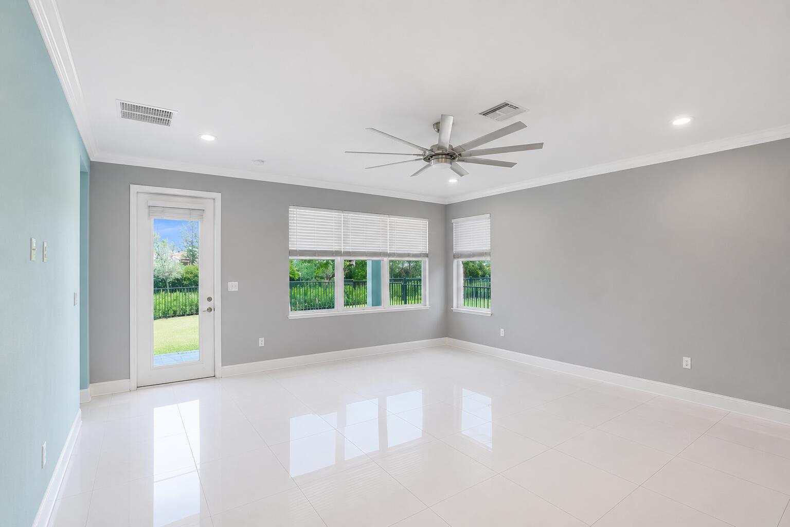 CRYSTAL LAKE 1ST SEC - Residential