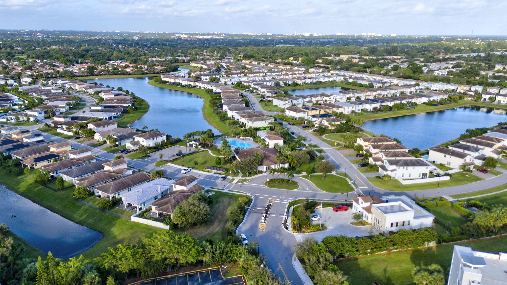 CRYSTAL LAKE 1ST SEC - Residential
