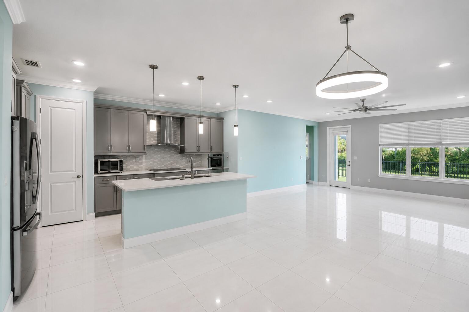 CRYSTAL LAKE 1ST SEC - Residential