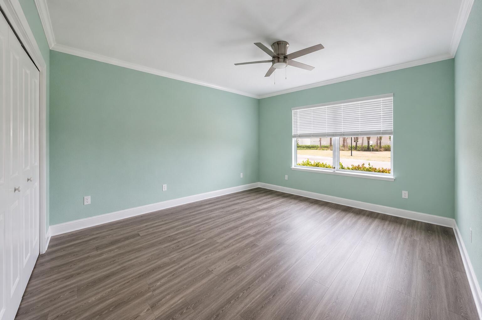 CRYSTAL LAKE 1ST SEC - Residential