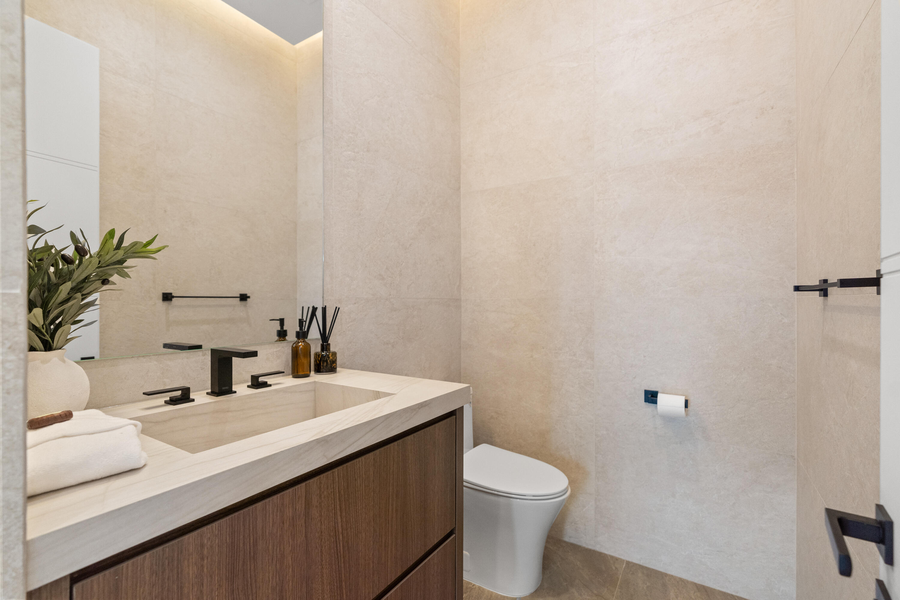 CORAL KEY VILLAS 2ND SEC - Residential