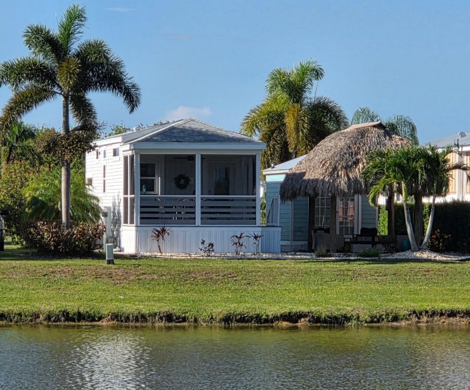 Lakefront home @ The Cottages of Silver Palms Resort, 90 acre gated community N of Lake Okeechobee, known for Bass fishing. Beautiful 1/1 cottage is decorated with a coastal vibe and upgrades , screened porch, fireplace which overlooking lake ,  sunshine and tranquility from porch or tiki. Tiki features outdoor furniture, fire pit, retractable lg screen TV and lighting. The casita offers you a hotel experience with sitting area,sleeper sofa, TV, storage, 1/2 bath, ac, w/d .Escape the cold and enjoy all that Silver Palms has to offer, seasonal or full-time living you will be wowed, from the owners and amenities. 5 star rated. Clubhouse with billiards,card,library & fitness rooms .Daily activities, bar & grill,, pickleball, dog park and so much more awaits you. Turnkey.  SELLER FINANCING.