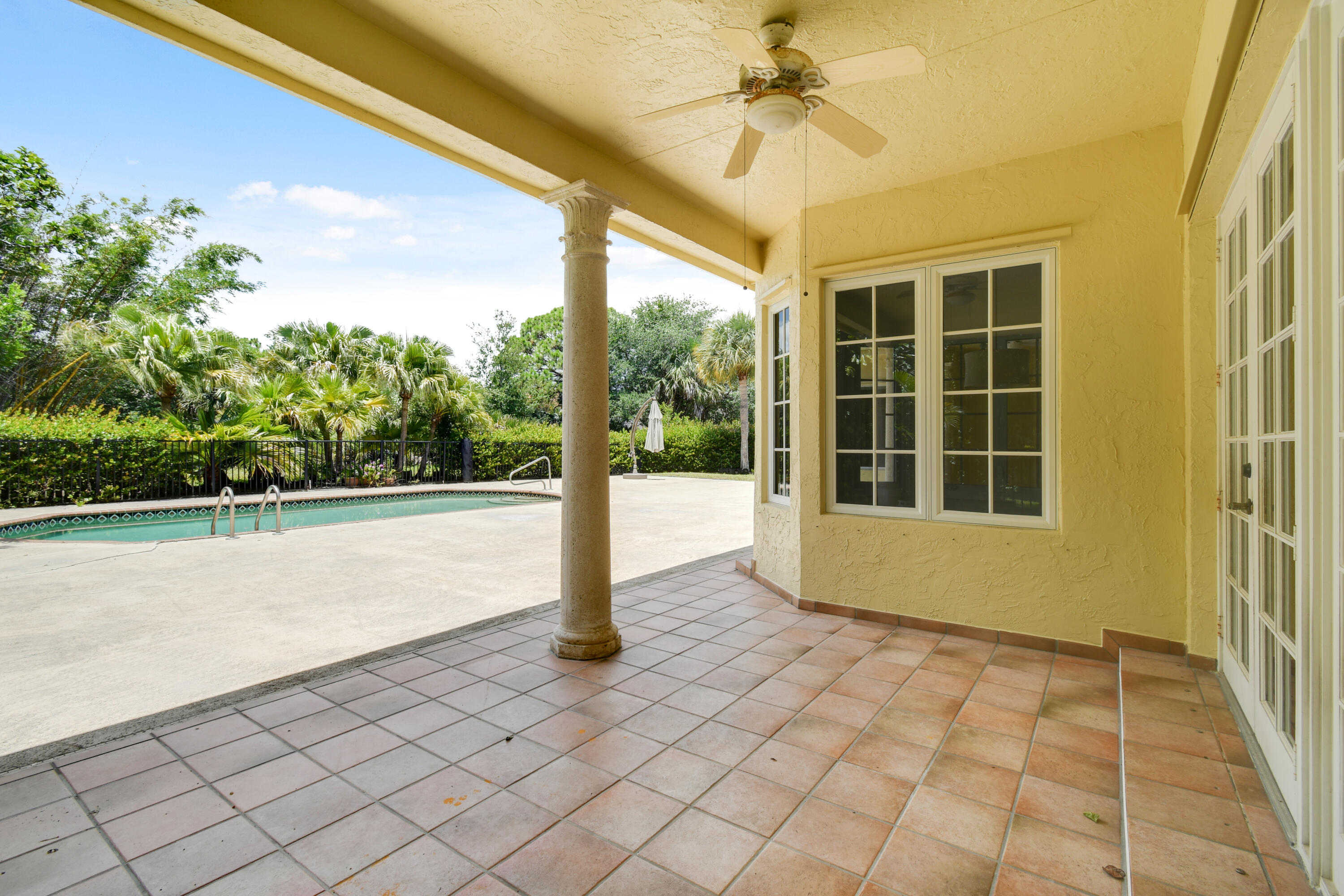 CRYSTAL POINTE 1 - Residential