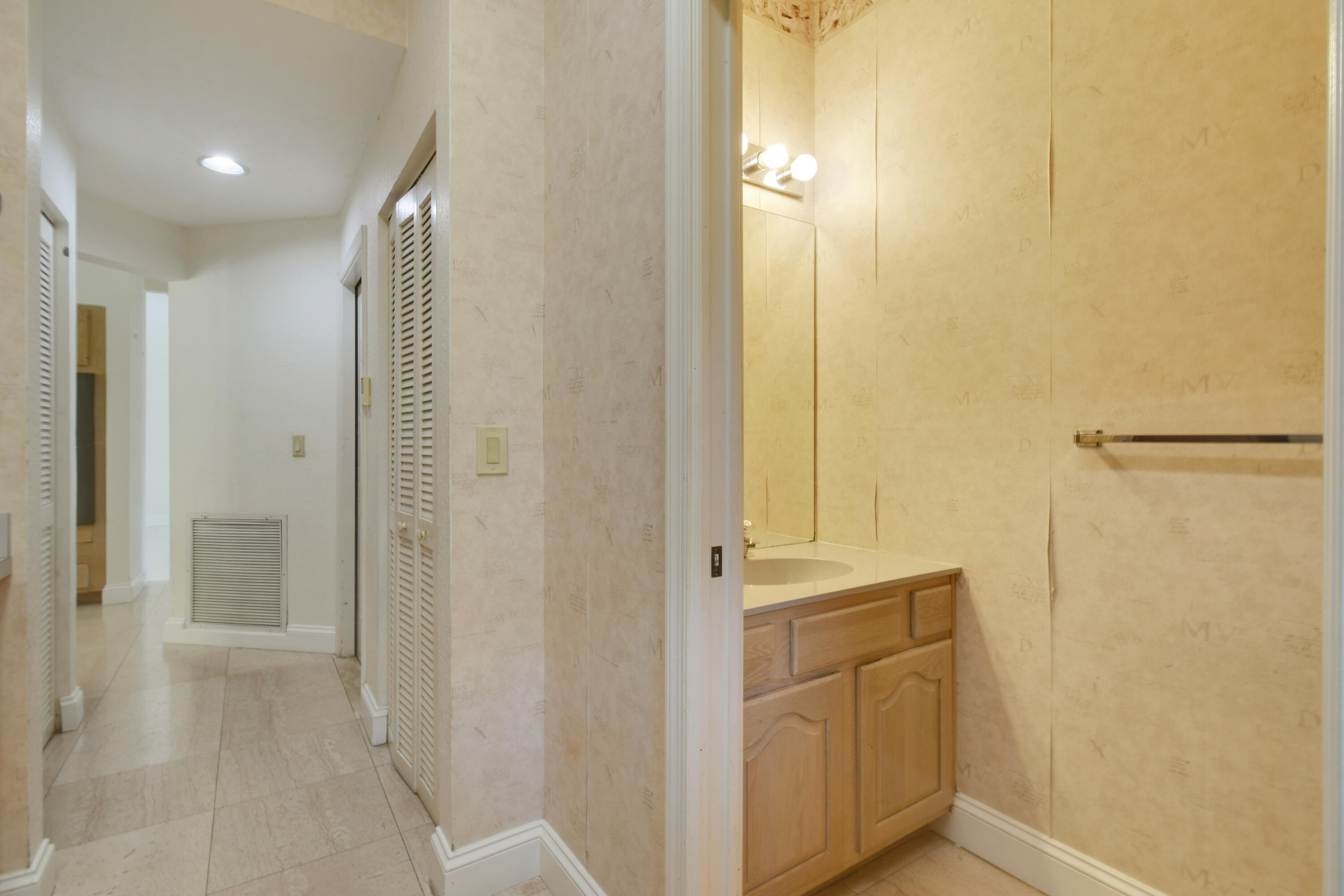 CRYSTAL POINTE 1 - Residential