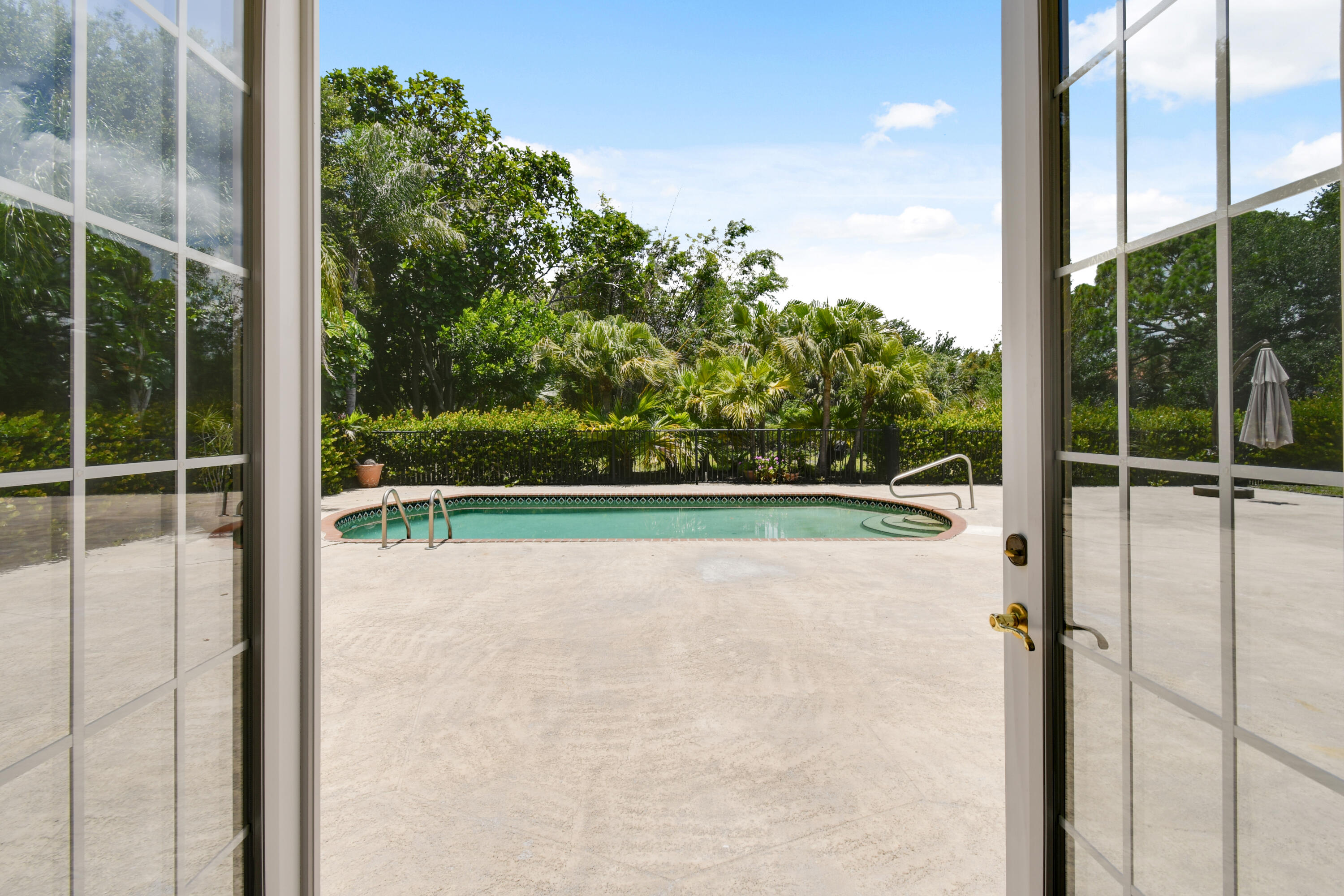 CRYSTAL POINTE 1 - Residential