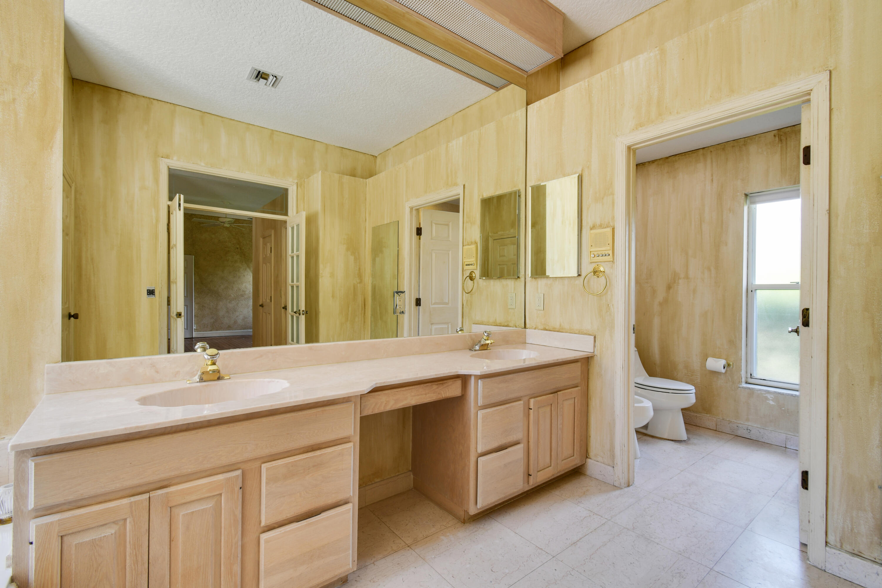 CRYSTAL POINTE 1 - Residential