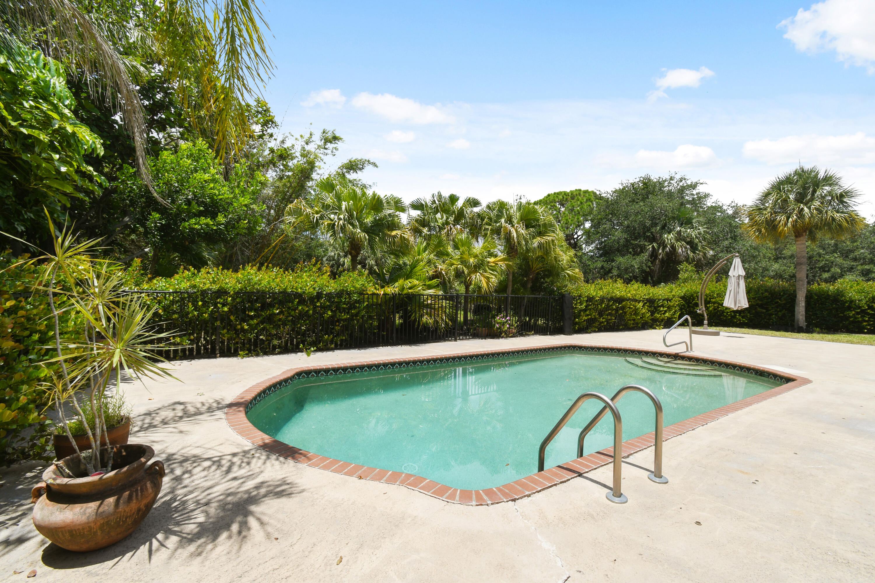 CRYSTAL POINTE 1 - Residential