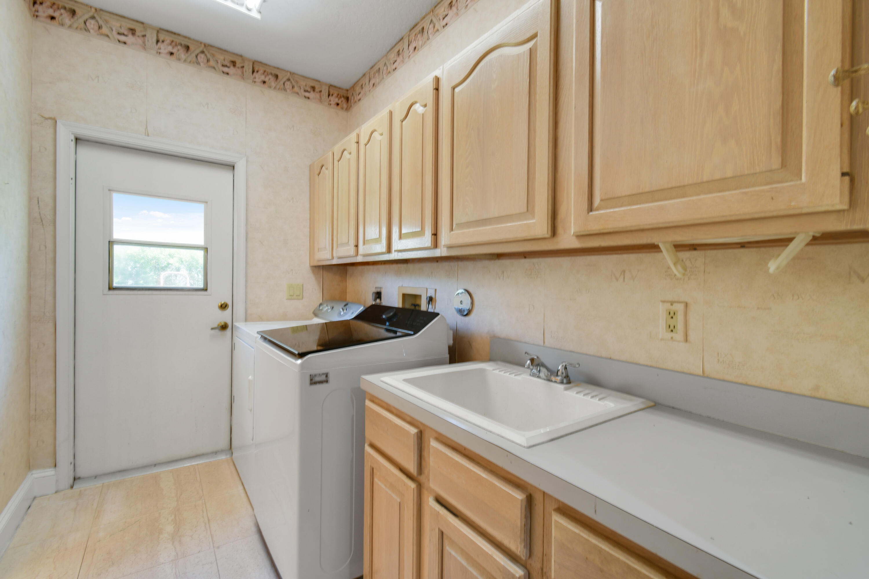 CRYSTAL POINTE 1 - Residential