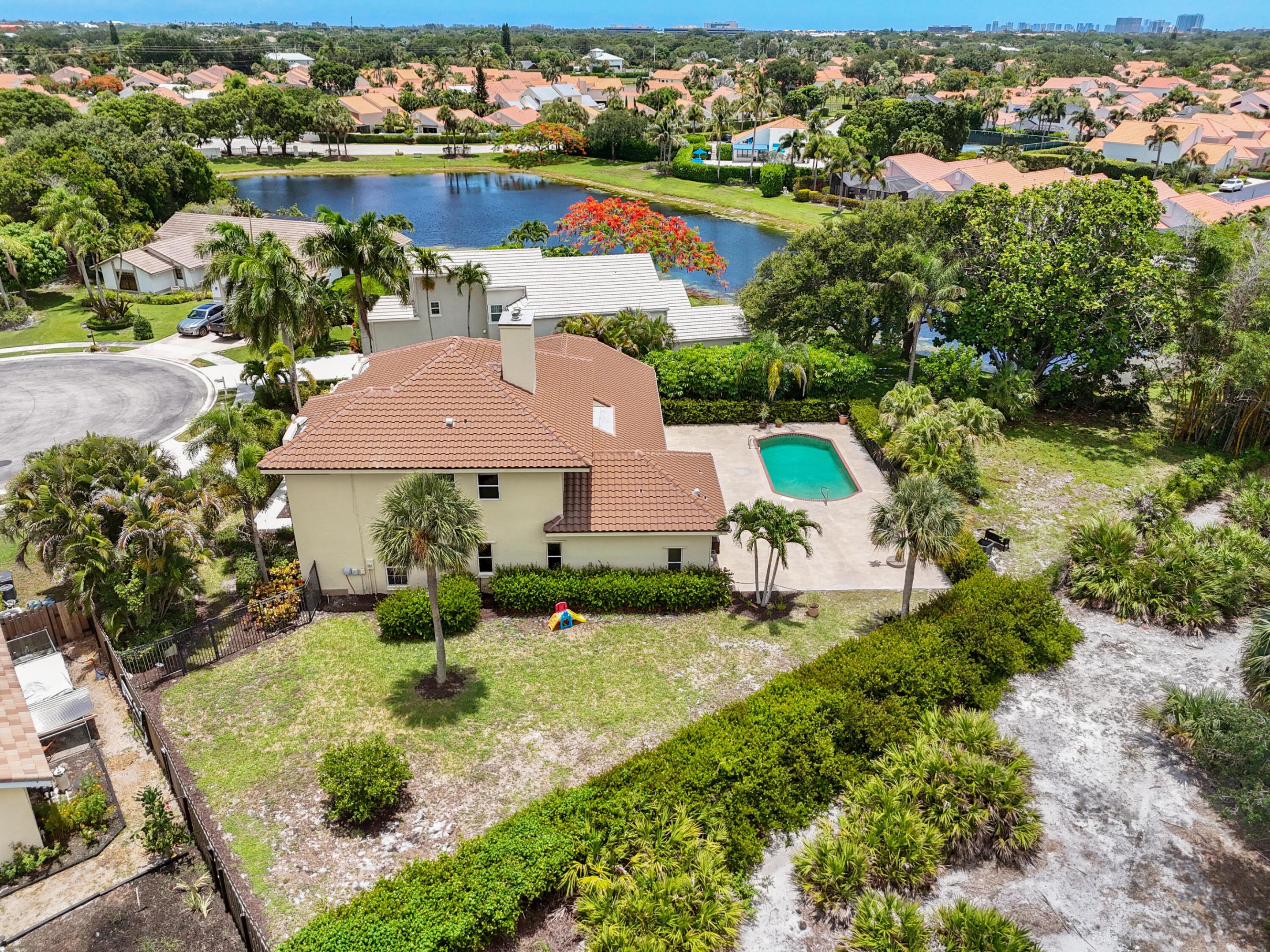 CRYSTAL POINTE 1 - Residential