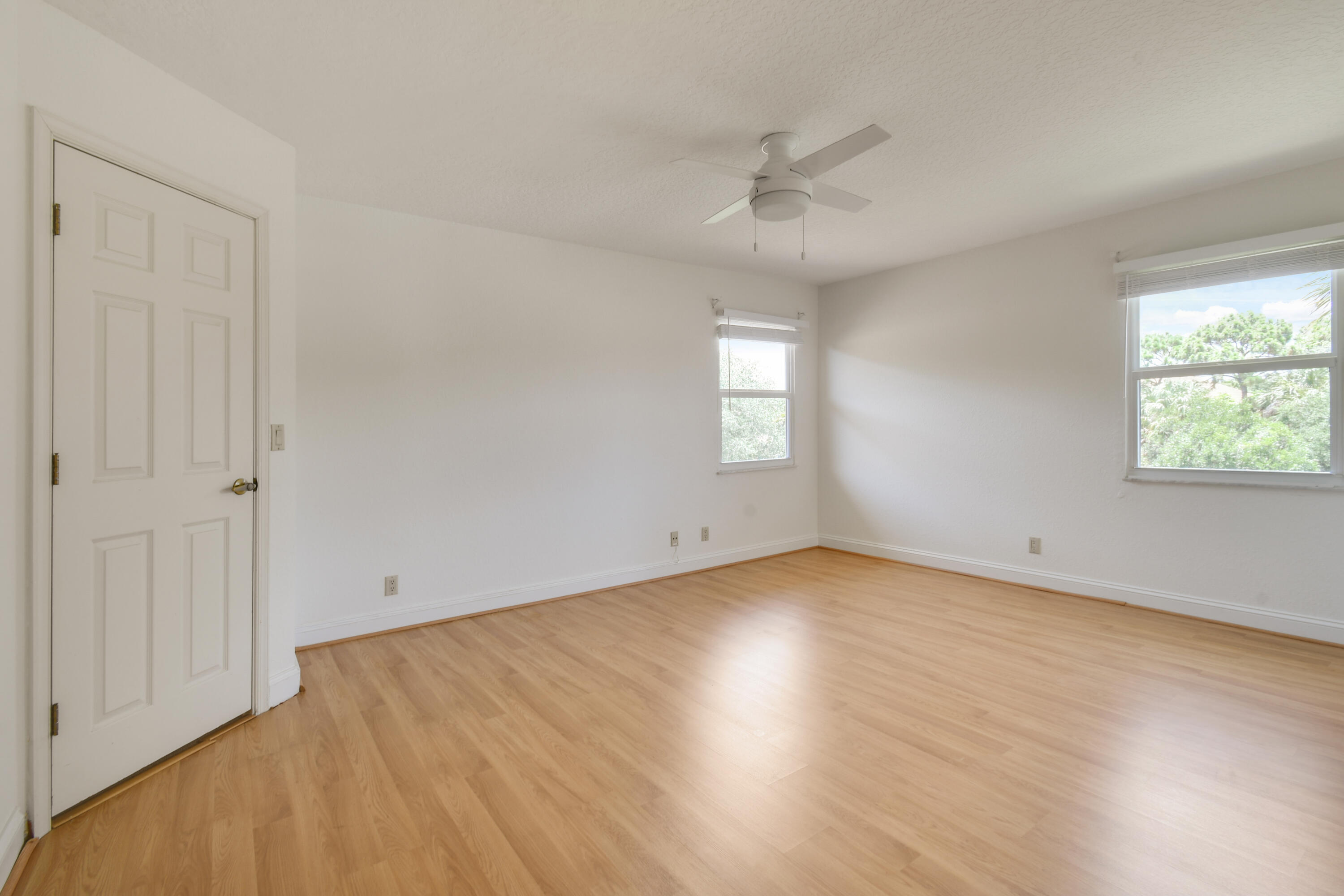 CRYSTAL POINTE 1 - Residential