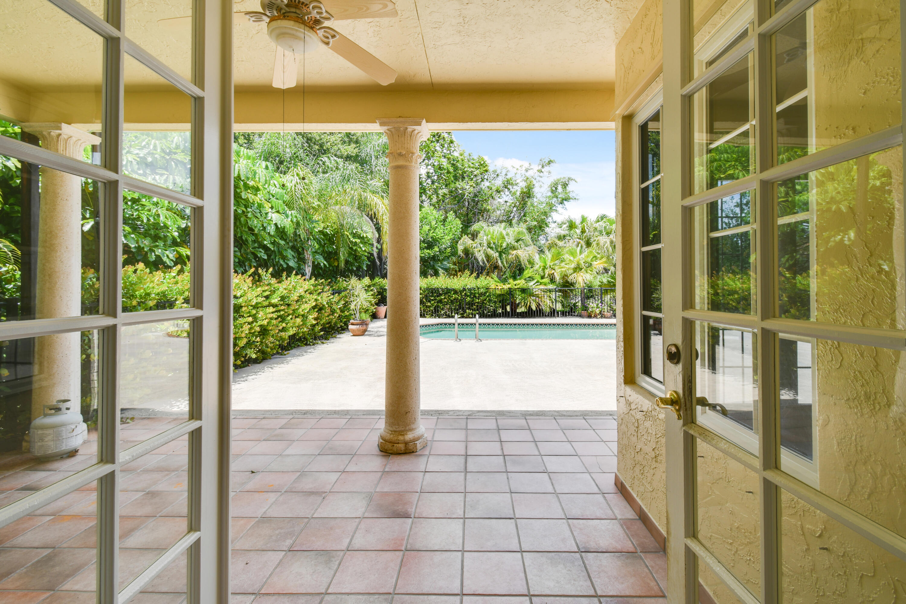 CRYSTAL POINTE 1 - Residential