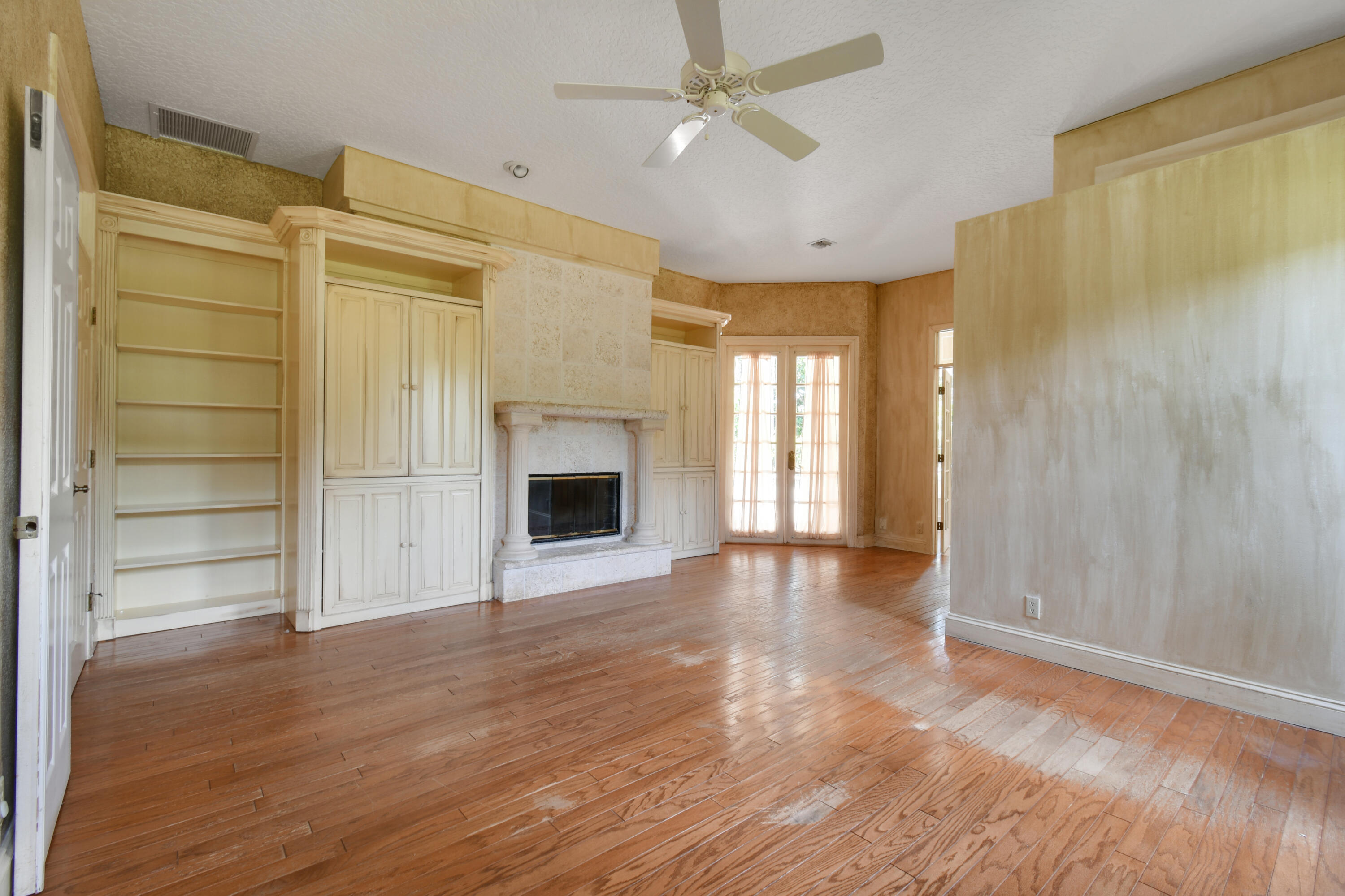 CRYSTAL POINTE 1 - Residential