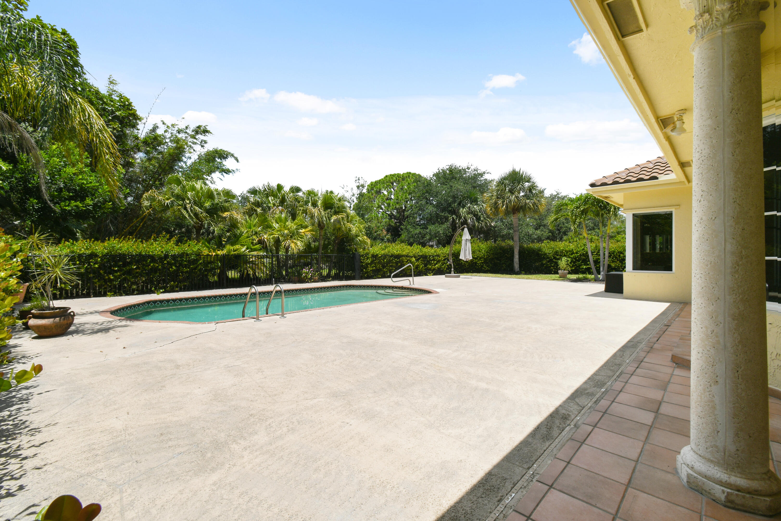 CRYSTAL POINTE 1 - Residential