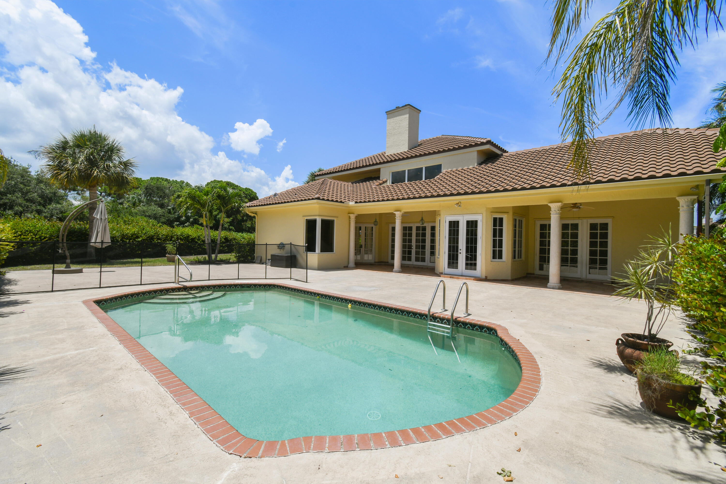 CRYSTAL POINTE 1 - Residential